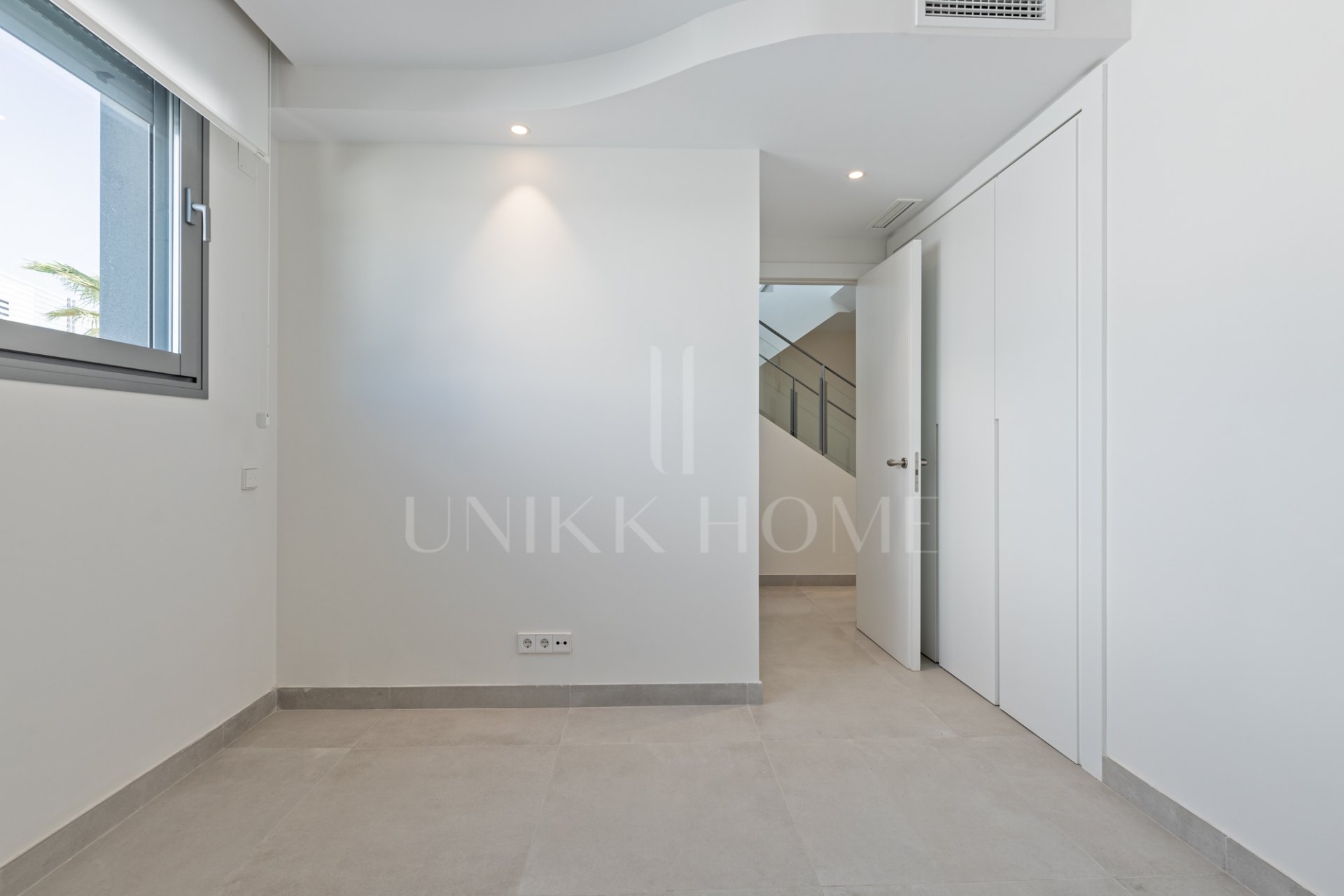 Villa de lujo en esquina en Treetops, San Pedro de Alcántara – Jardín privado, jacuzzi y vistas panorámicas al valle