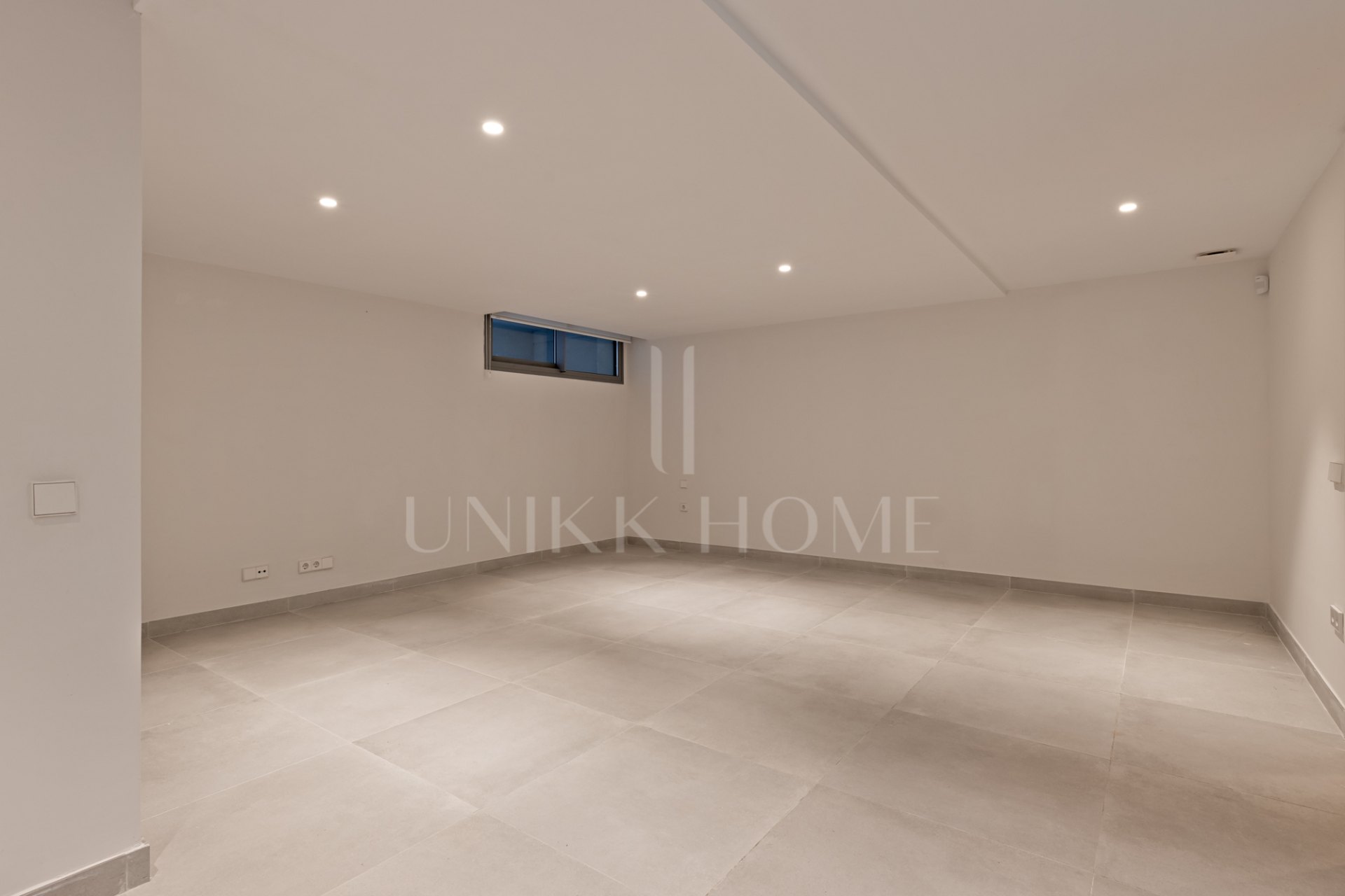 Villa de lujo en esquina en Treetops, San Pedro de Alcántara – Jardín privado, jacuzzi y vistas panorámicas al valle