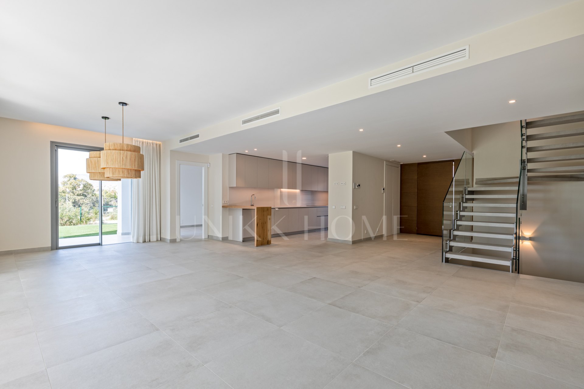 Villa de lujo en esquina en Treetops, San Pedro de Alcántara – Jardín privado, jacuzzi y vistas panorámicas al valle