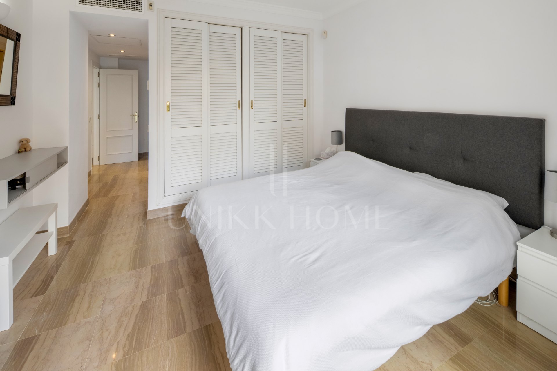 Elegante Apartamento en Planta Baja con Acceso al Jardín en Hacienda Elviria