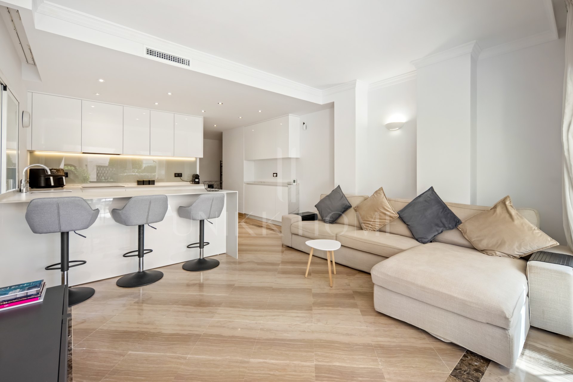 Elegante Apartamento en Planta Baja con Acceso al Jardín en Hacienda Elviria