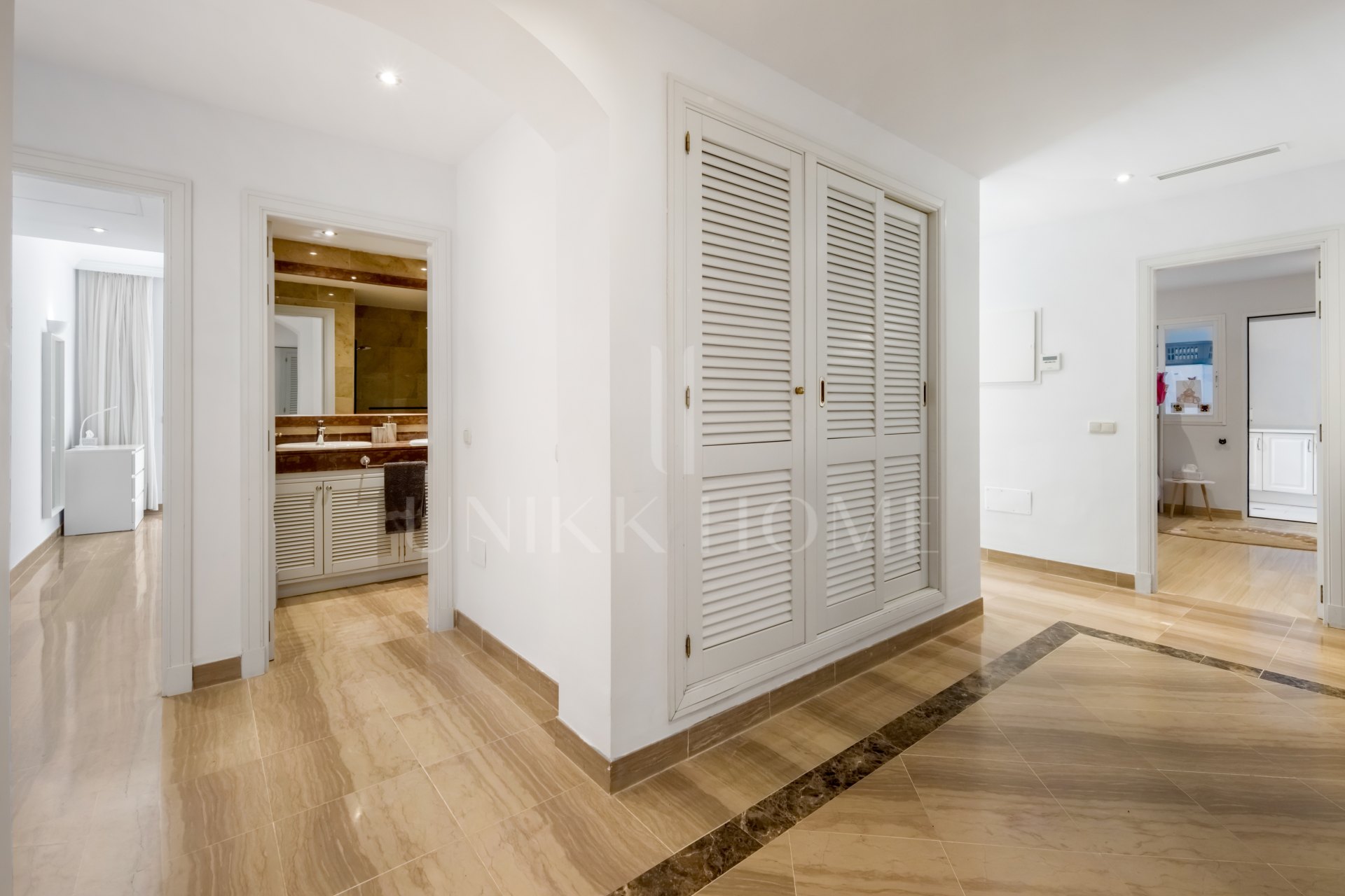Elegante Apartamento en Planta Baja con Acceso al Jardín en Hacienda Elviria