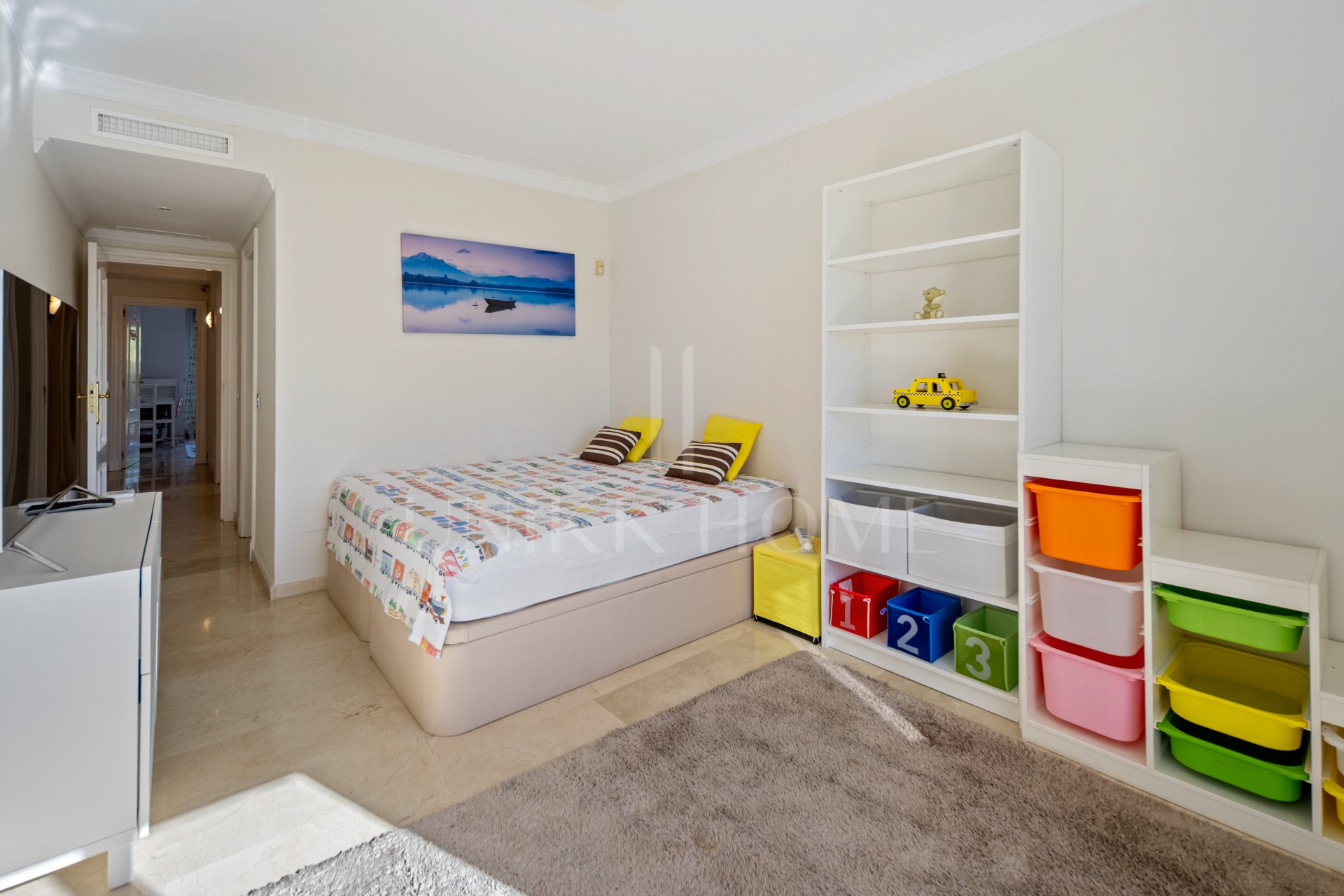Villa con apartamento independiente y despacho en la azotea junto a Puerto Banús