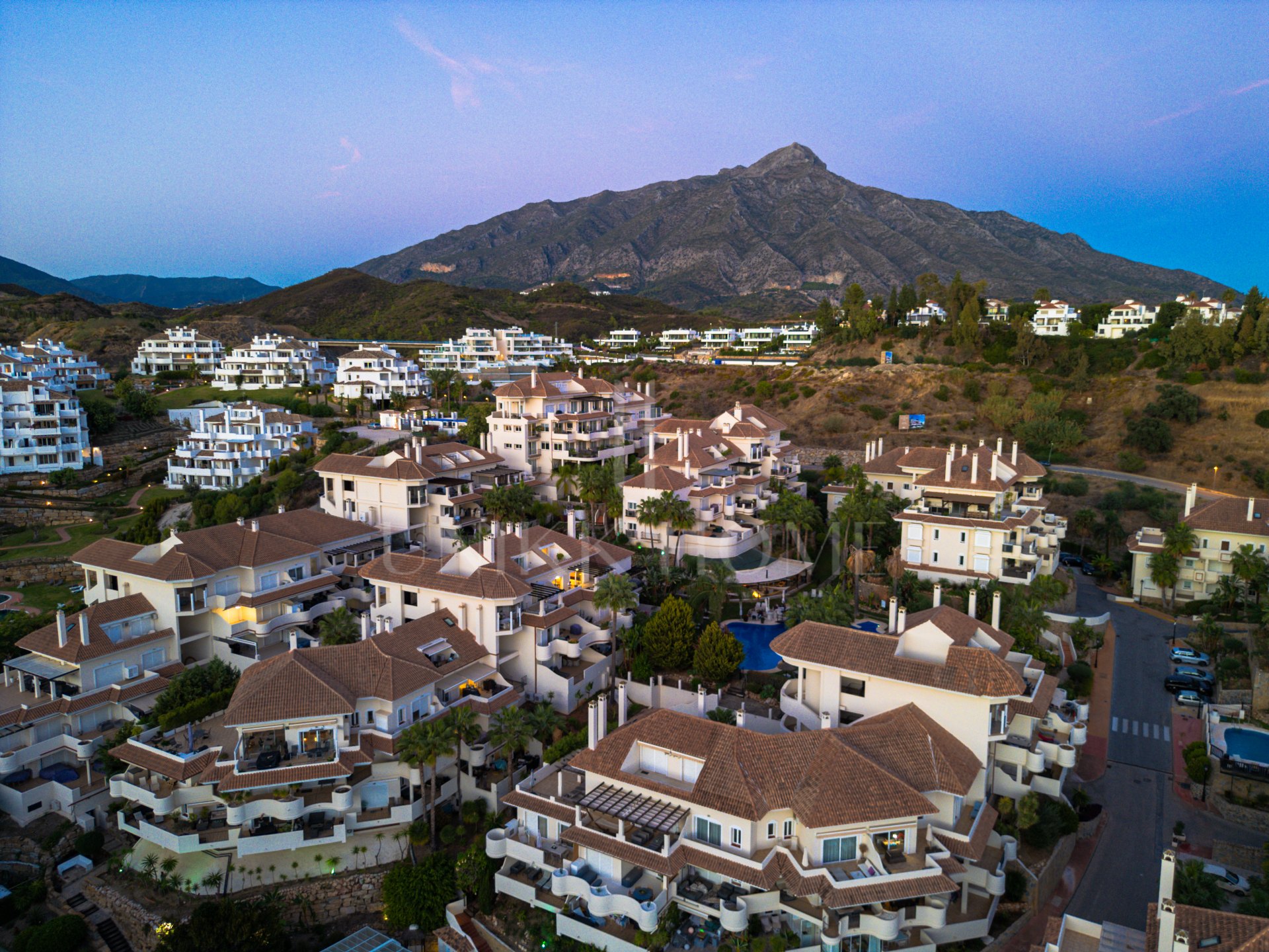 Renovated Duplex Penthouse with Sea, Golf and Mountain Views in Nueva Andalucía
