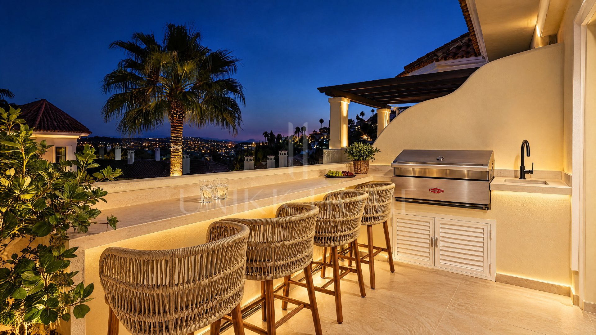 Renovated Duplex Penthouse with Sea, Golf and Mountain Views in Nueva Andalucía