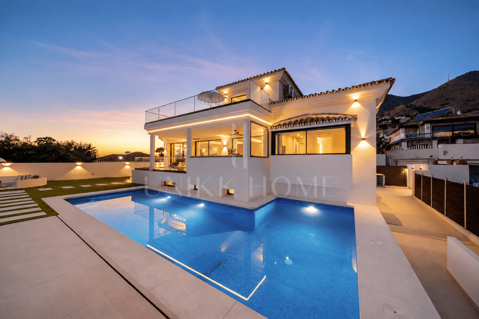 Villa reformada con vistas panorámicas de 180° al mar en La Capellanía