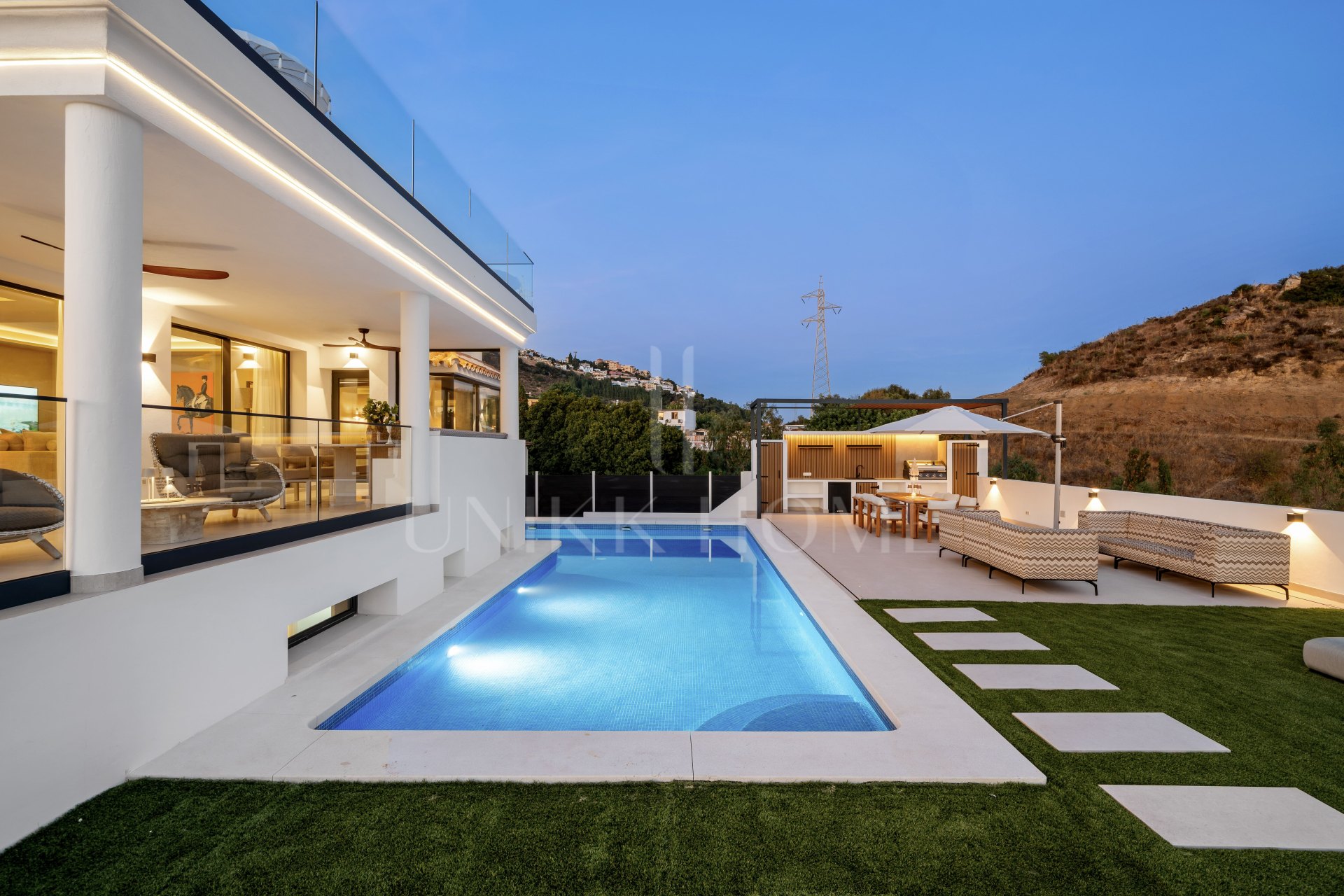 Villa reformada con vistas panorámicas de 180° al mar en La Capellanía