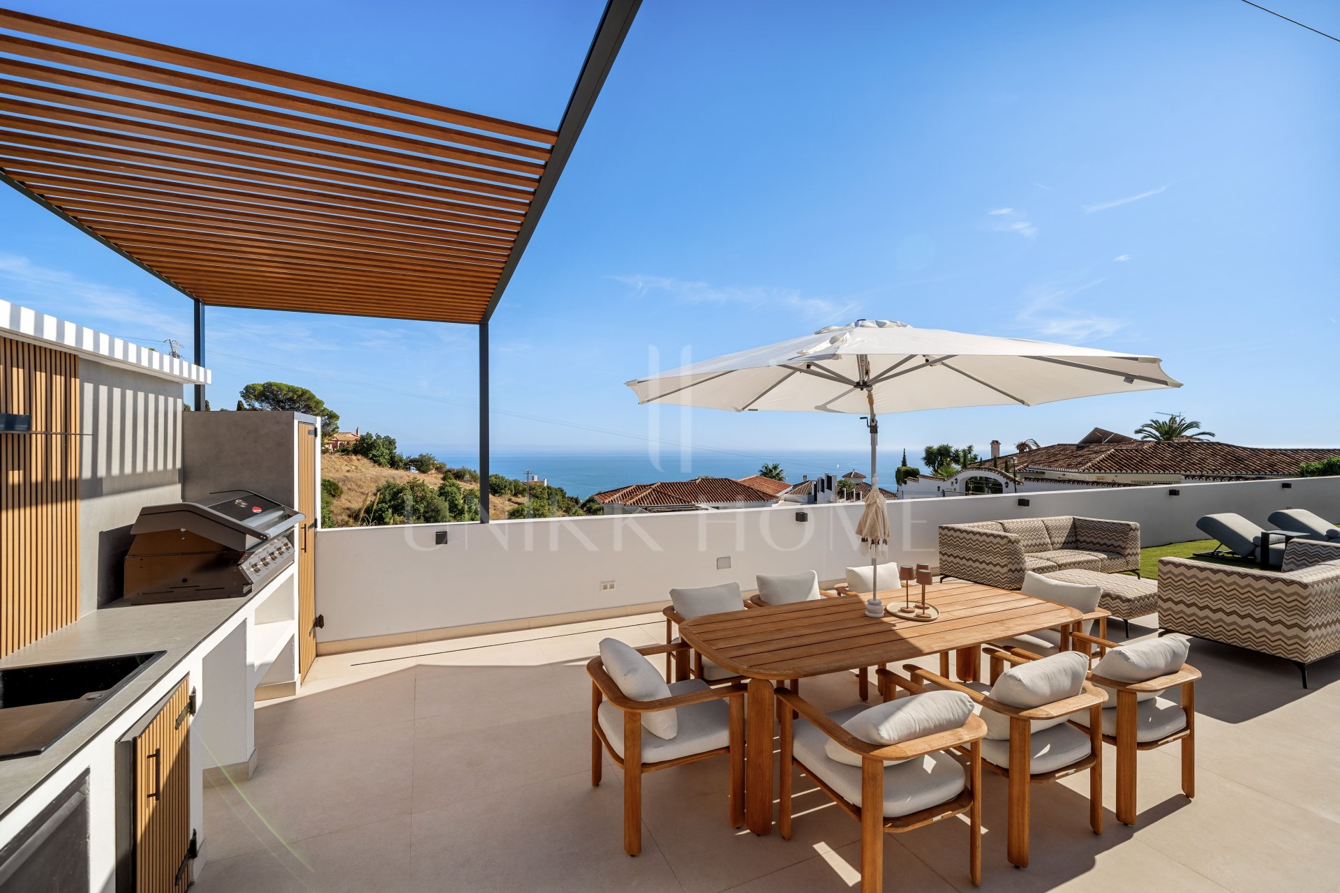 Villa reformada con vistas panorámicas de 180° al mar en La Capellanía
