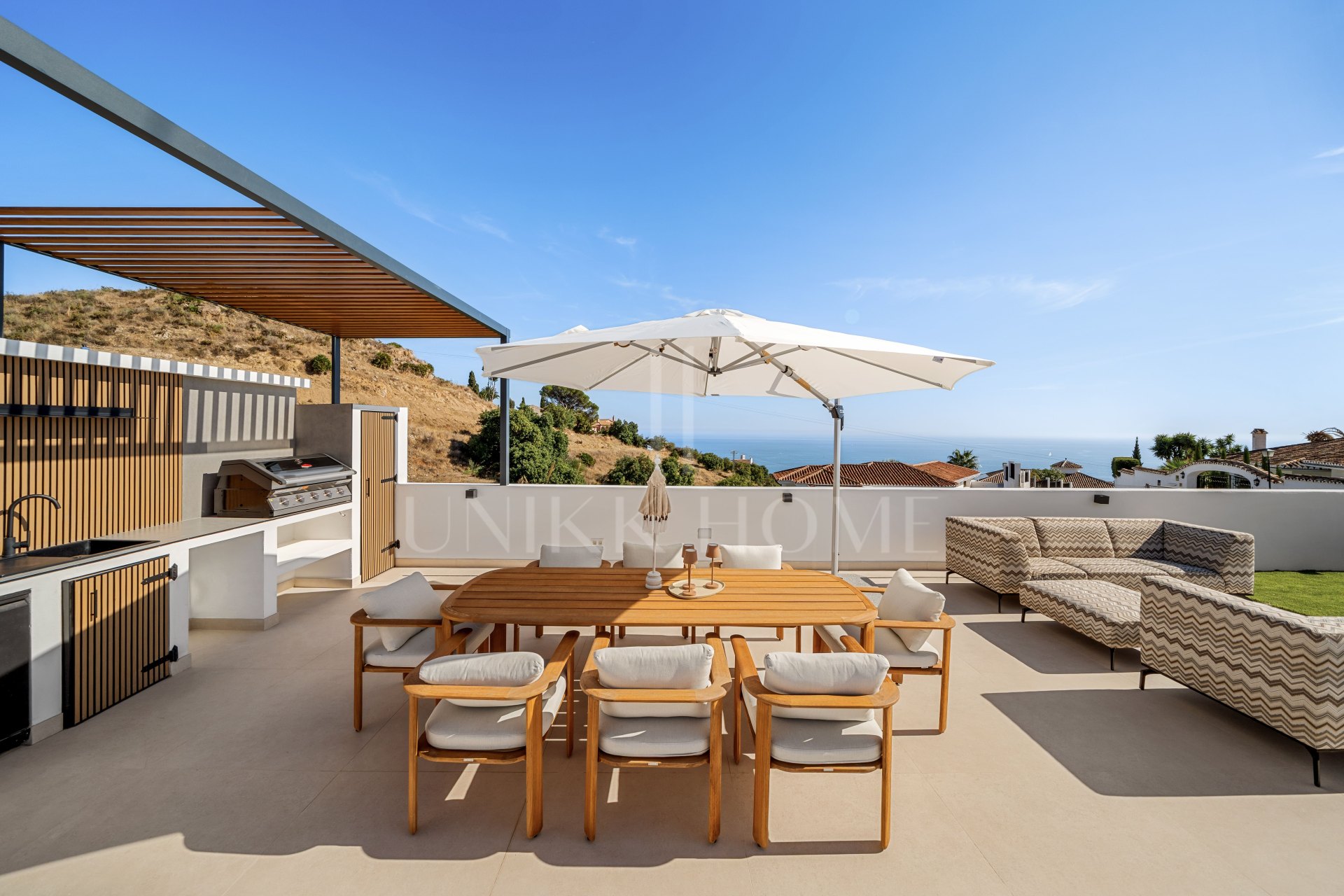 Villa reformada con vistas panorámicas de 180° al mar en La Capellanía