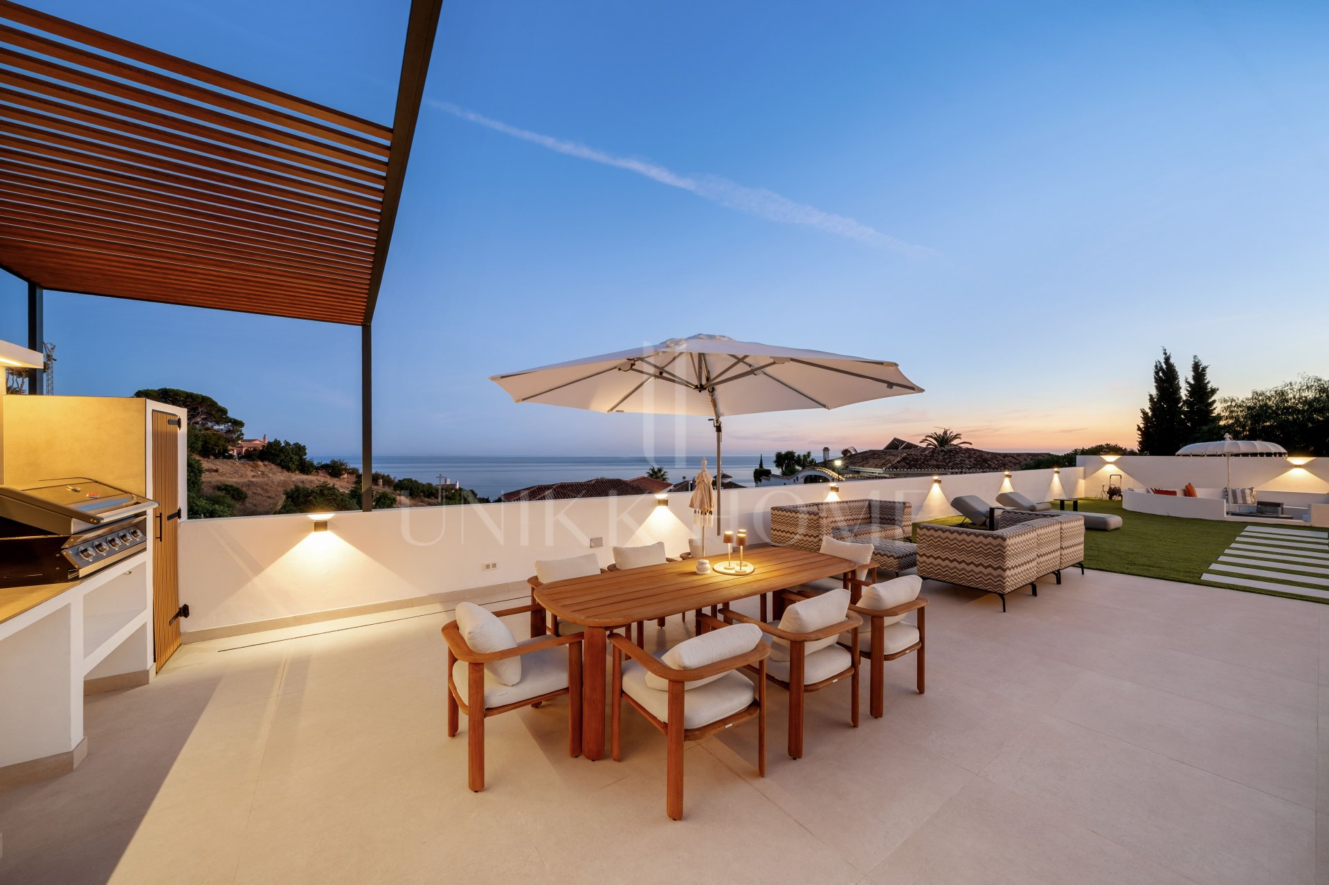 Villa reformada con vistas panorámicas de 180° al mar en La Capellanía