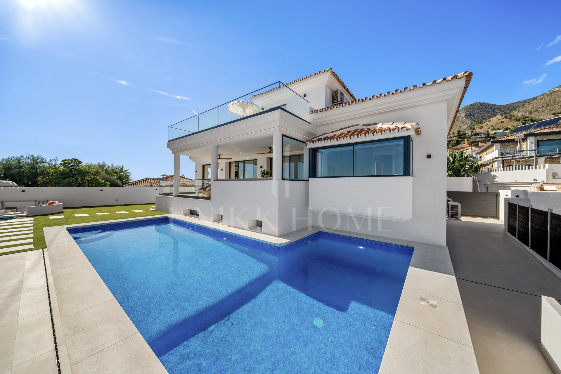 Villa reformada con vistas panorámicas de 180° al mar en La Capellanía