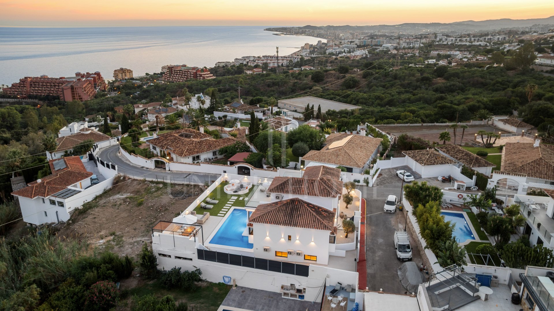 Villa reformada con vistas panorámicas de 180° al mar en La Capellanía