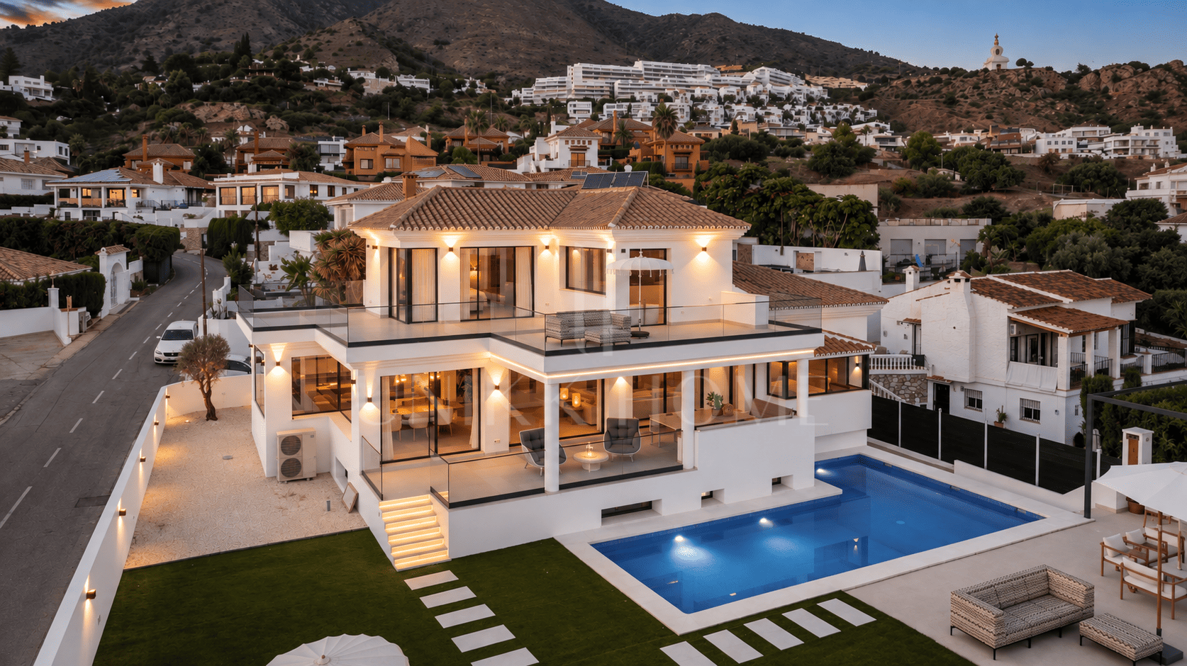 Villa reformada con vistas panorámicas de 180° al mar en La Capellanía