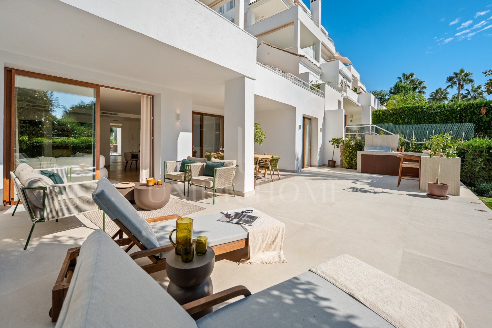Dúplex en urbanización en primera línea de golf en Los Naranjos Golf