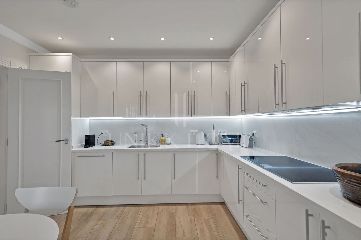 Villa en venta en Puerto Banus, Marbella (Todo)