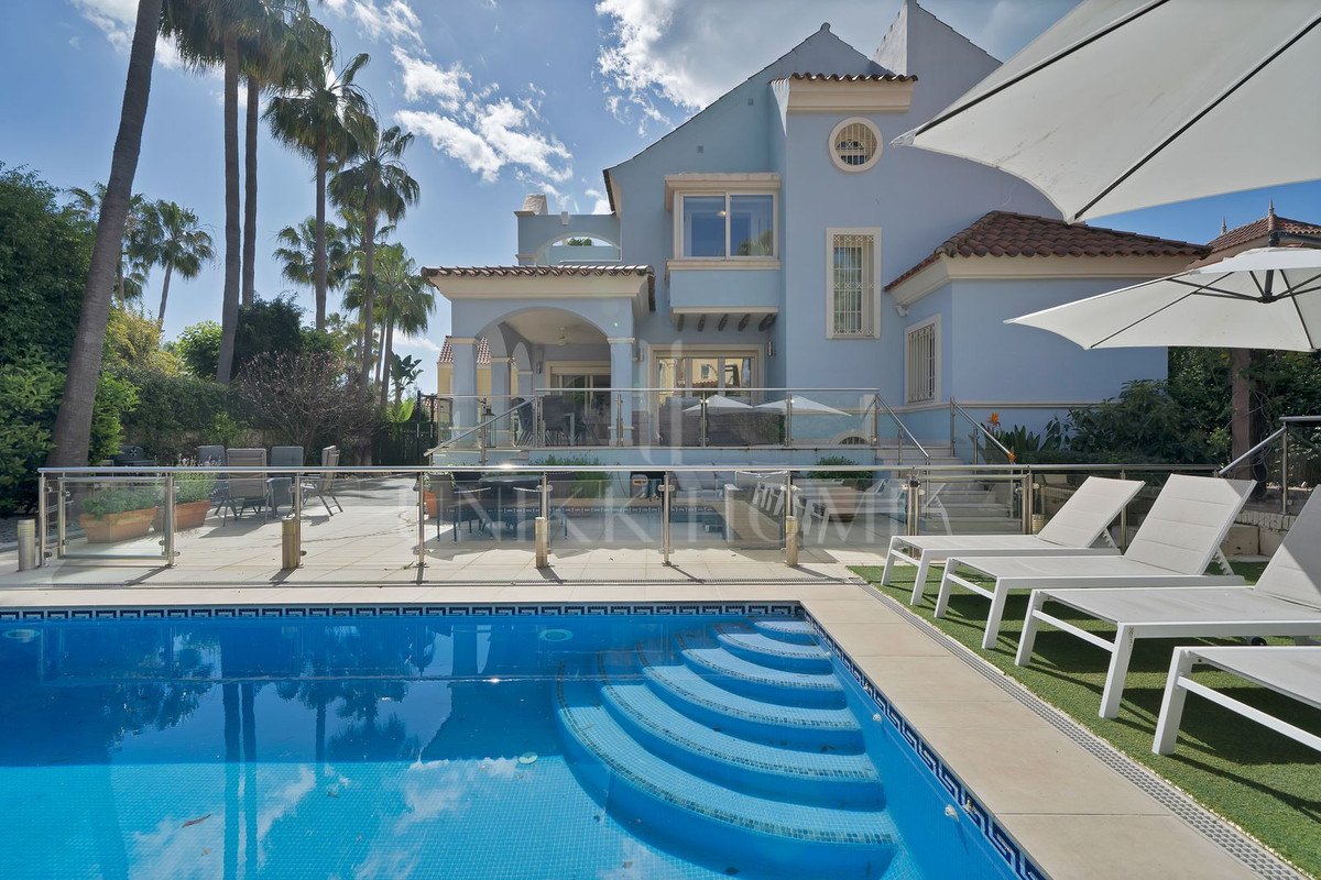 Villa en venta en Puerto Banus, Marbella (Todo)