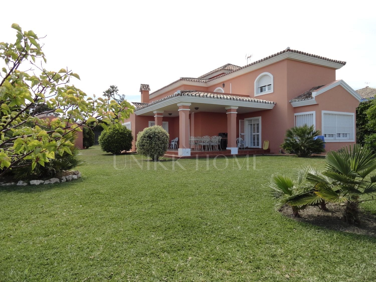 Villa for sale in Guadalobon, Estepona West