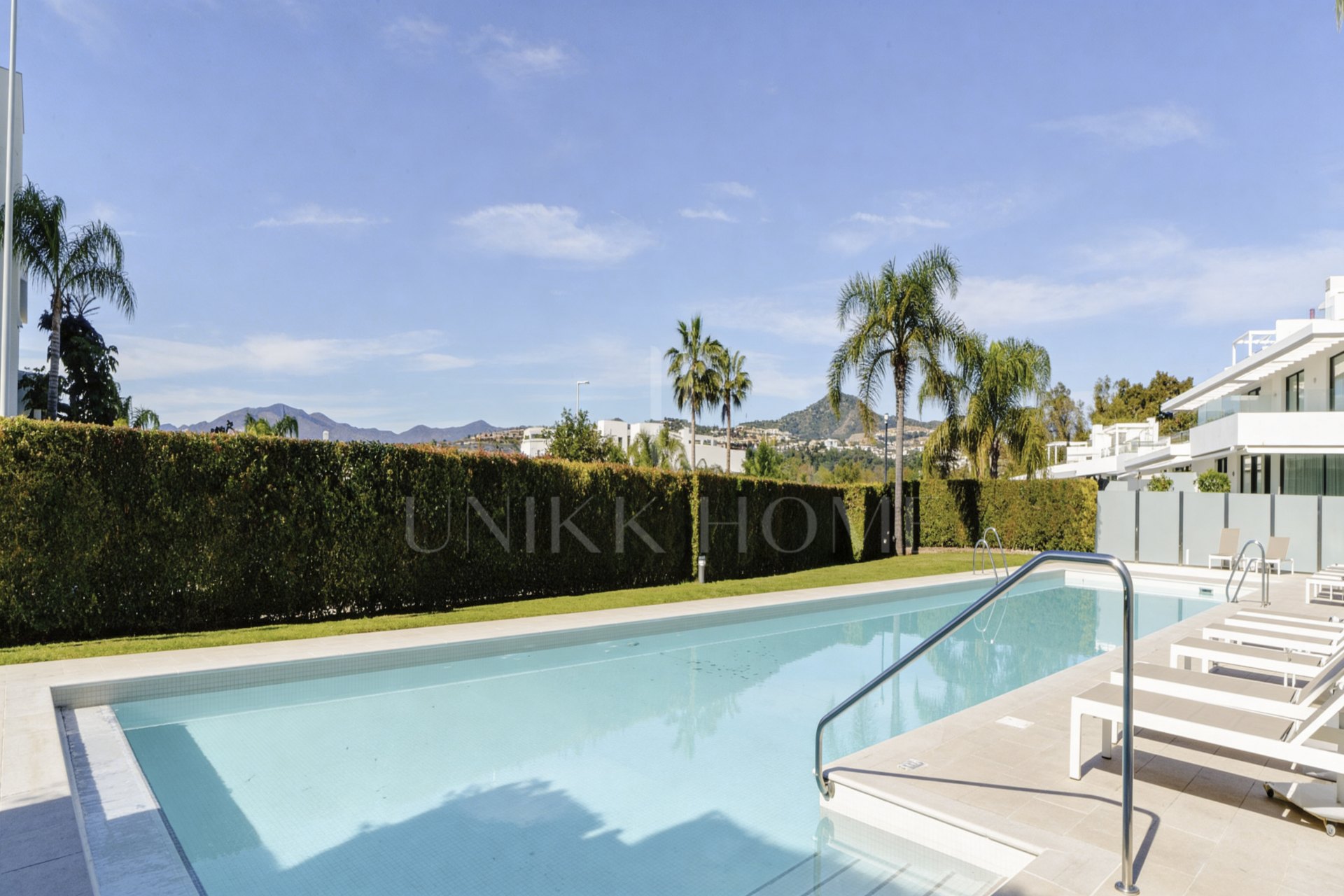 Apartment for sale in New Golden Mile, Estepona East