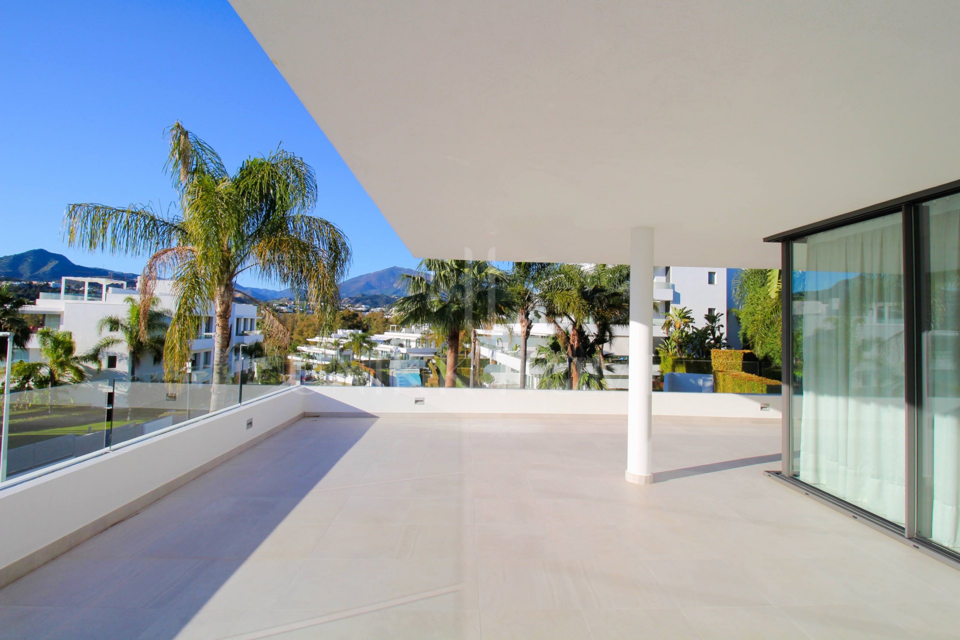 Apartment for sale in New Golden Mile, Estepona East