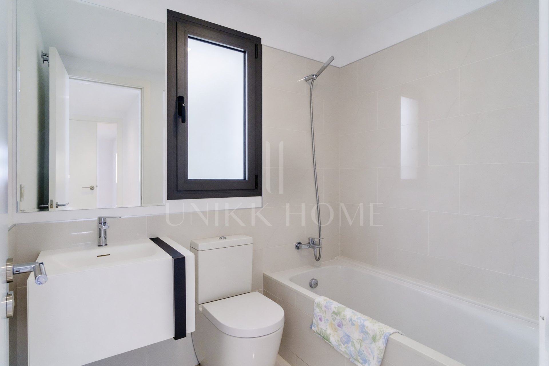 Apartment for sale in New Golden Mile, Estepona East