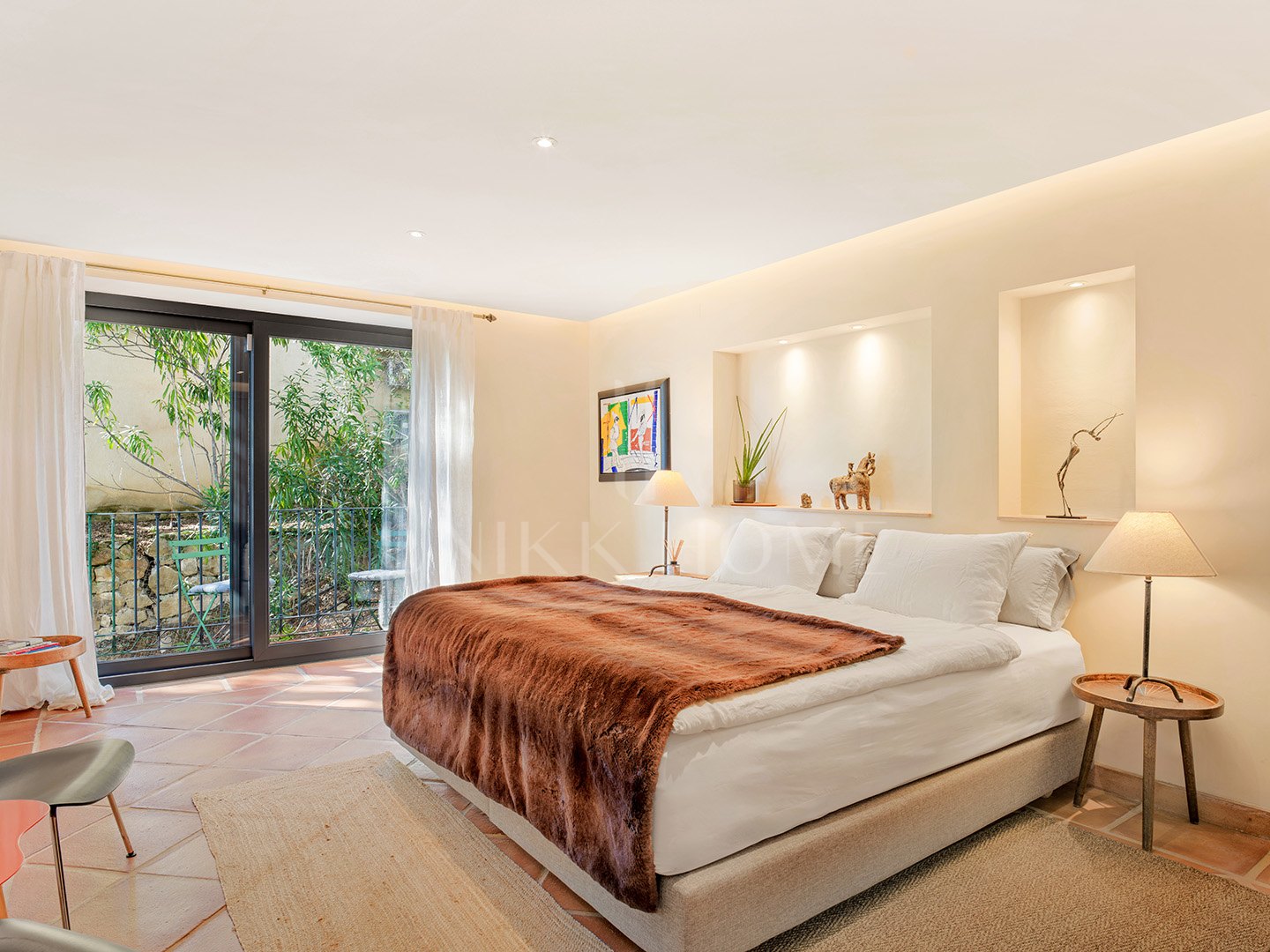 Exquisita villa andaluza de lujo de 4 dormitorios con mucha personalidad en venta en El Madroñal, Benahavis