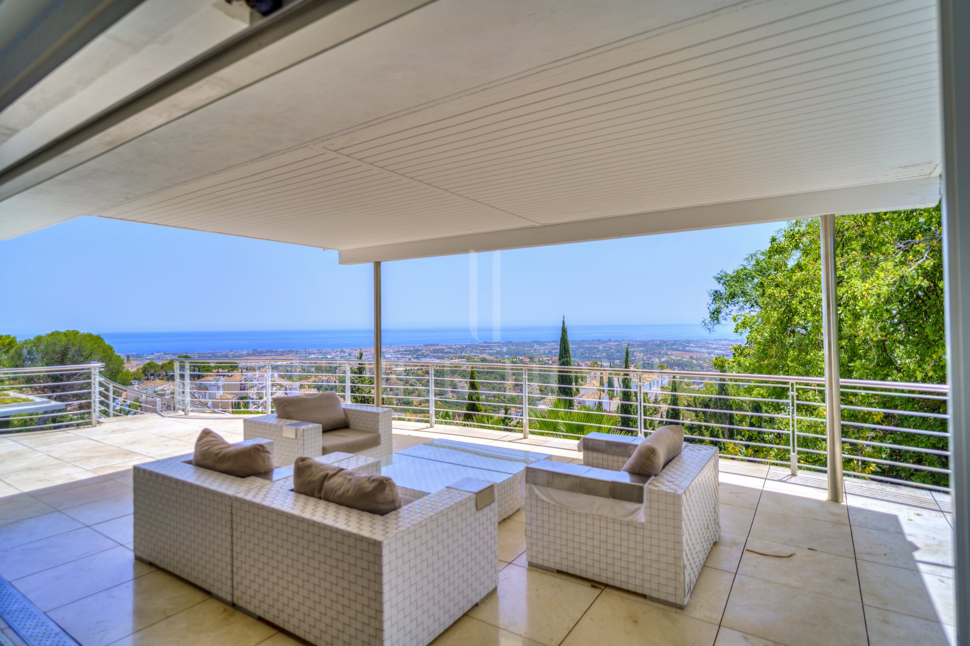 Villa en venta en El Madroñal, Benahavis