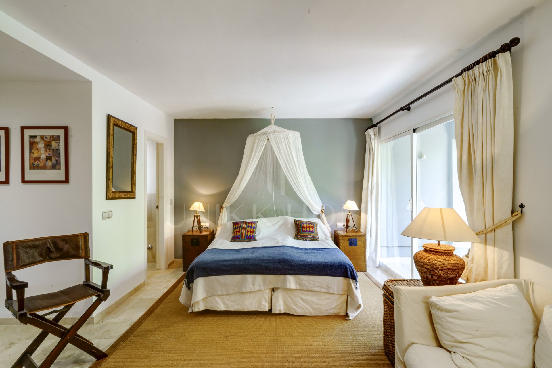 Villa en venta en El Madroñal, Benahavis