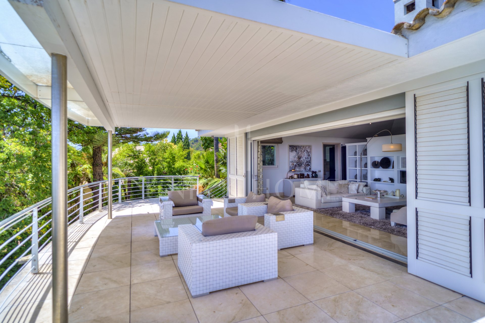 Villa en venta en El Madroñal, Benahavis