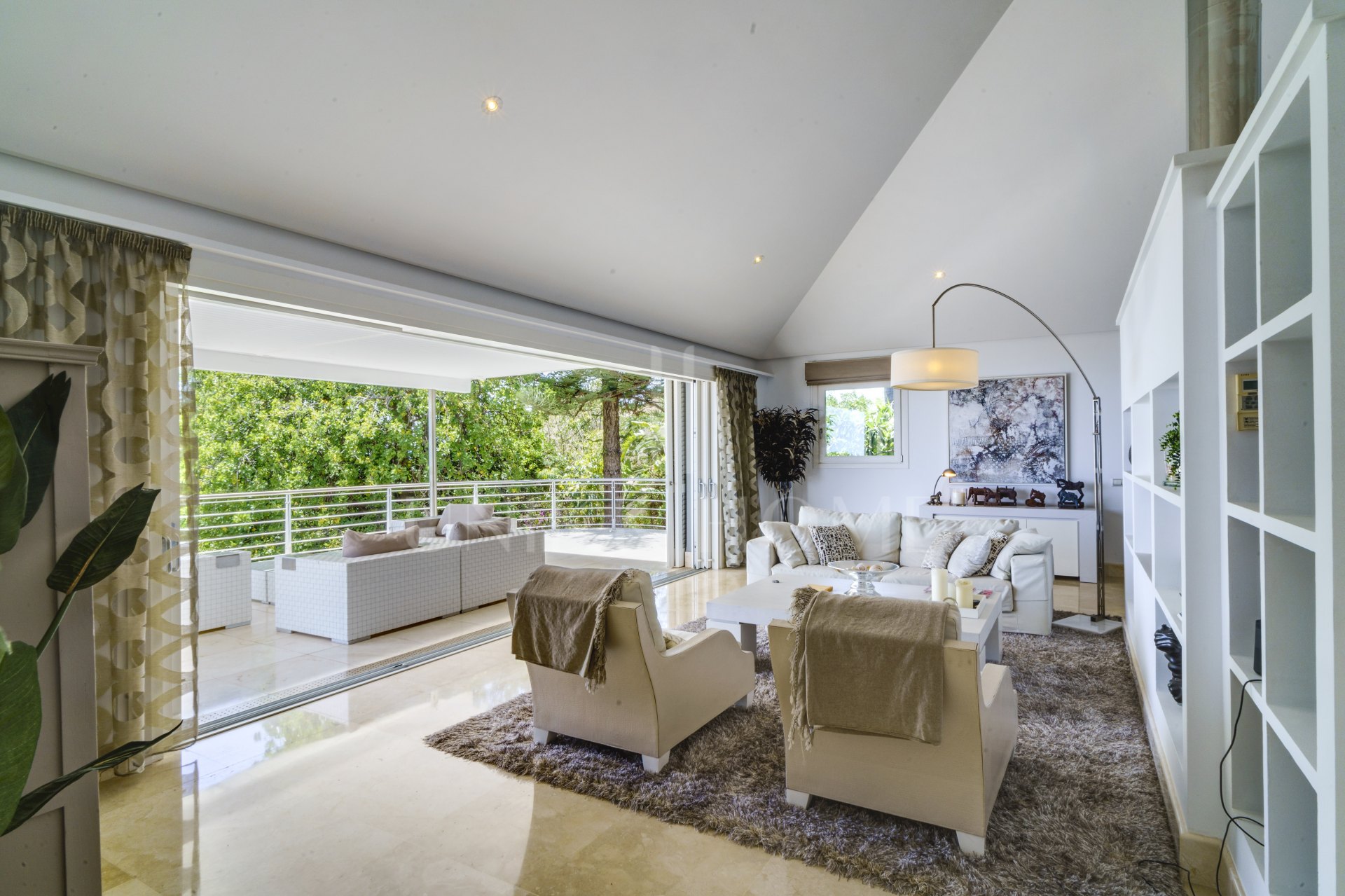 Villa en venta en El Madroñal, Benahavis