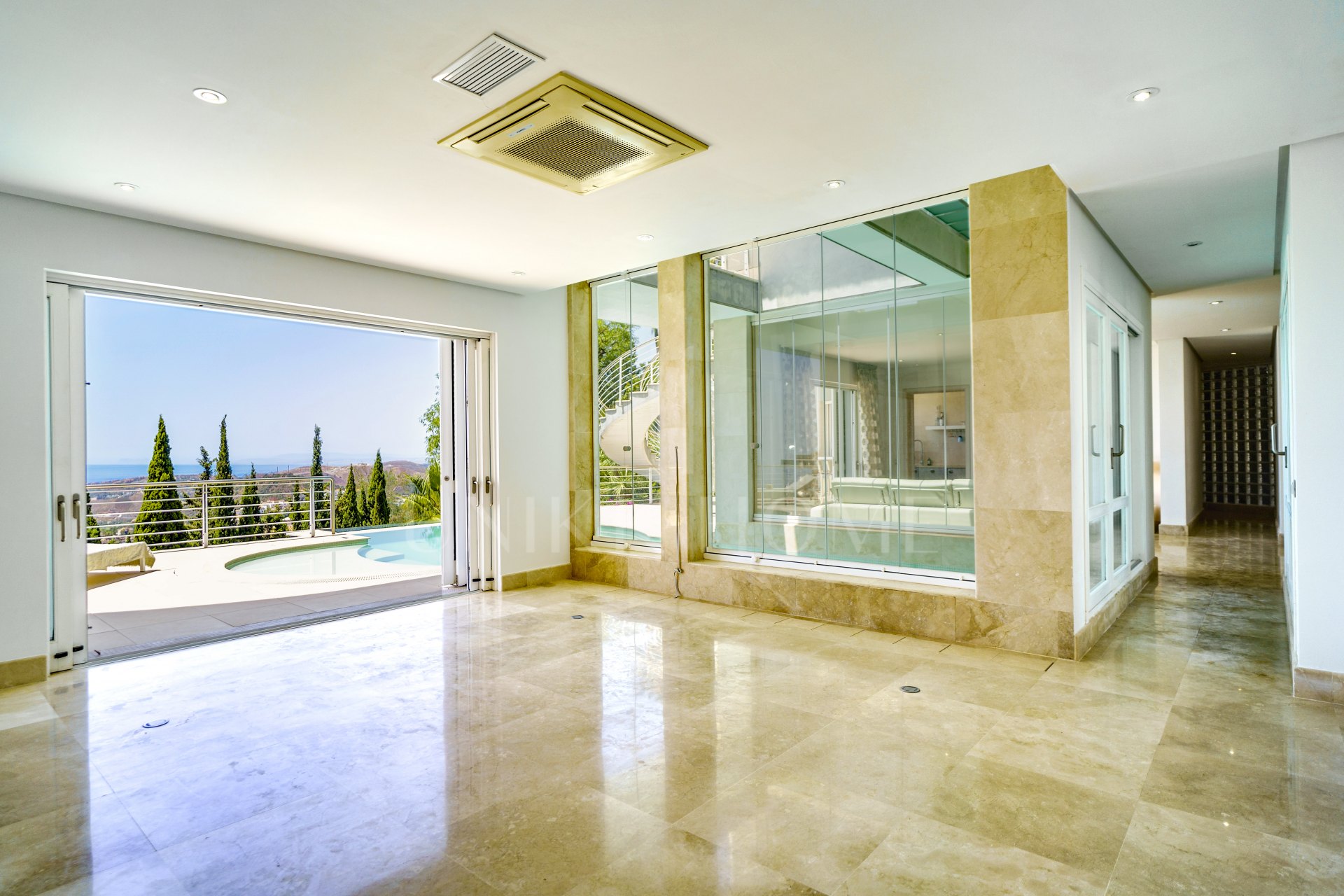 Villa en venta en El Madroñal, Benahavis