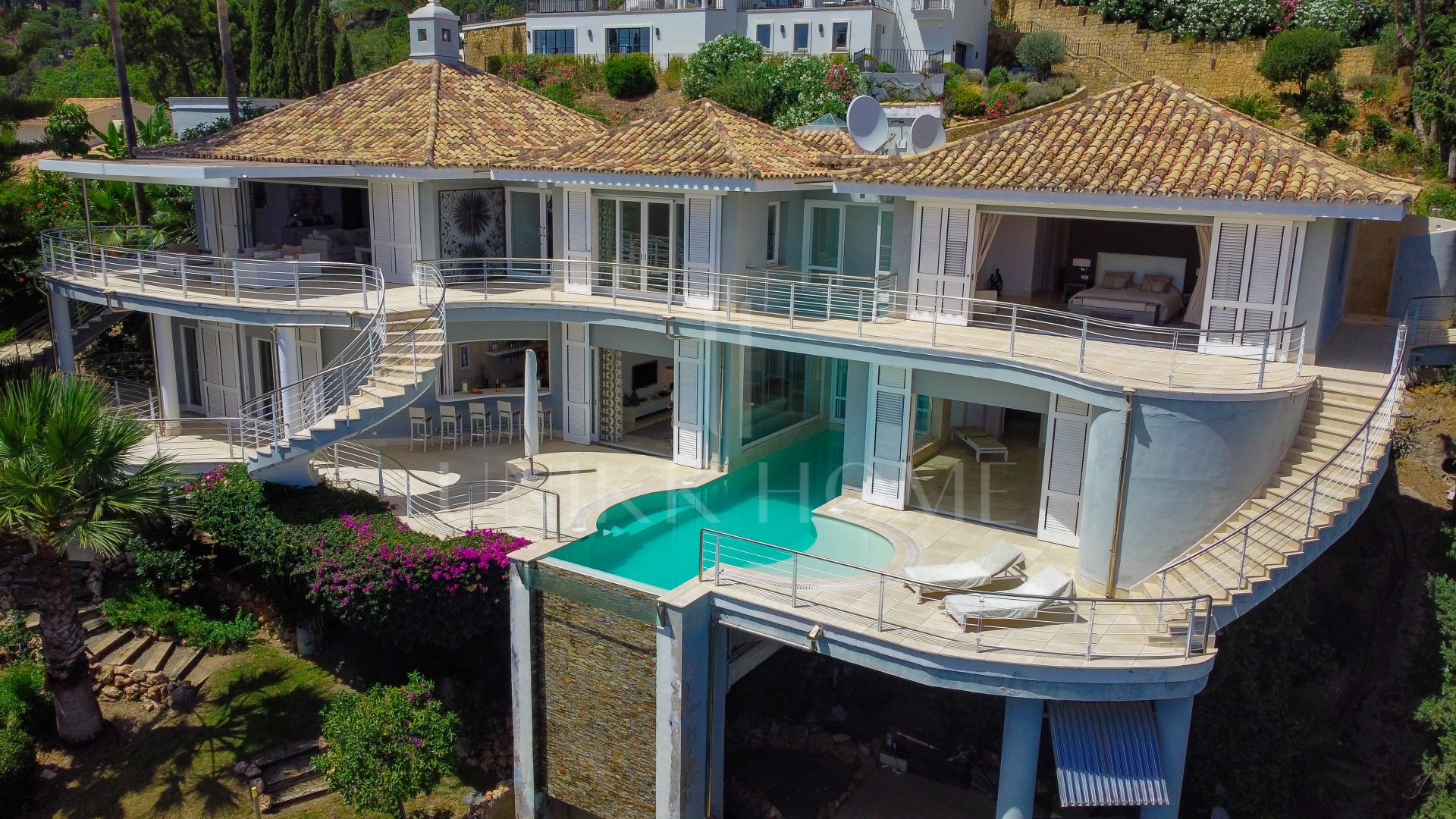 Villa en venta en El Madroñal, Benahavis