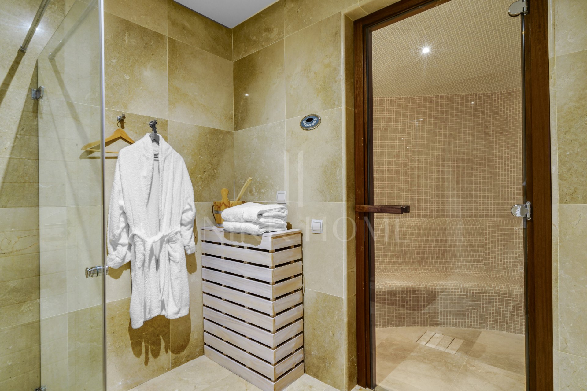 Villa en venta en El Madroñal, Benahavis