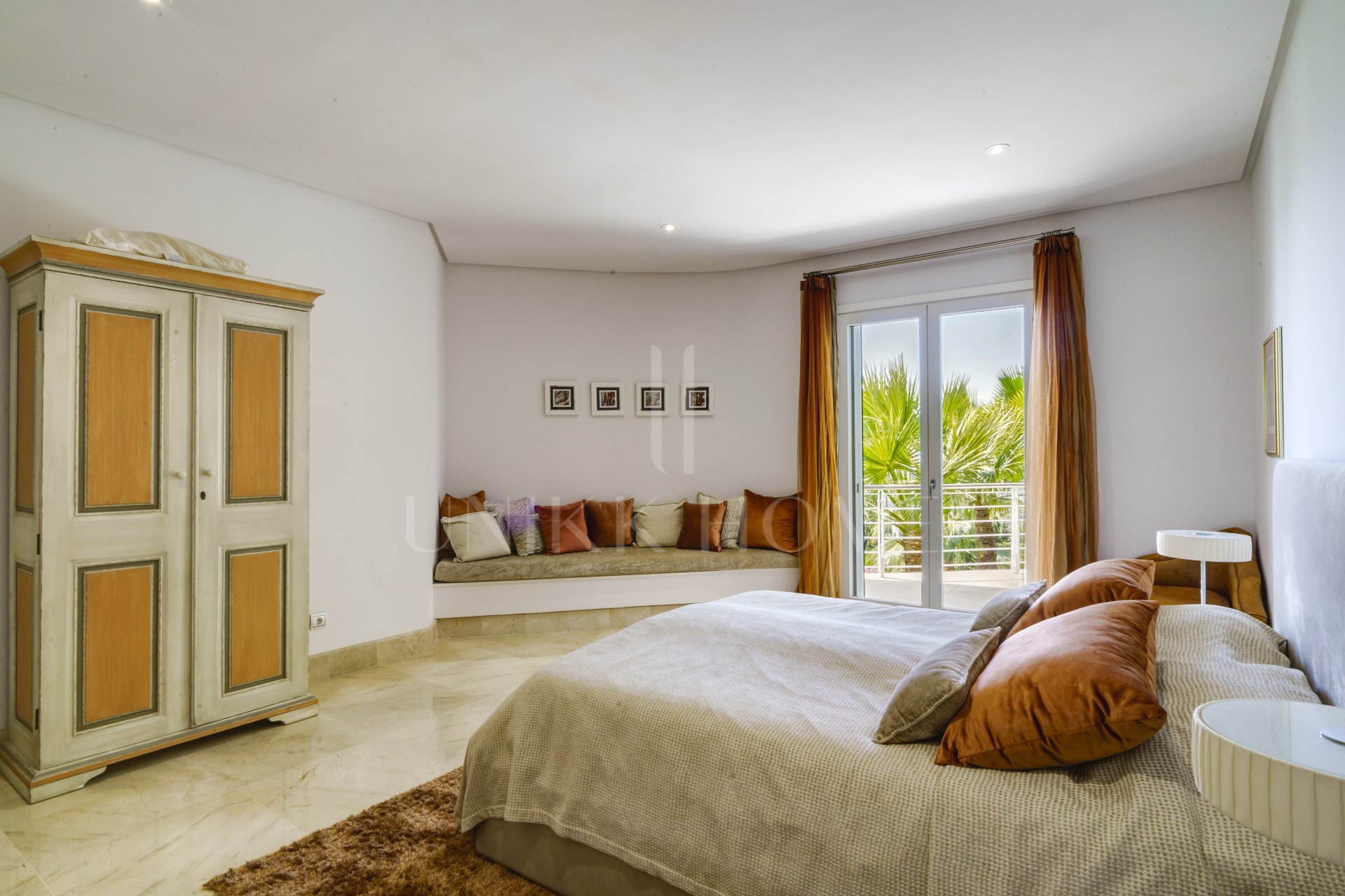 Villa en venta en El Madroñal, Benahavis