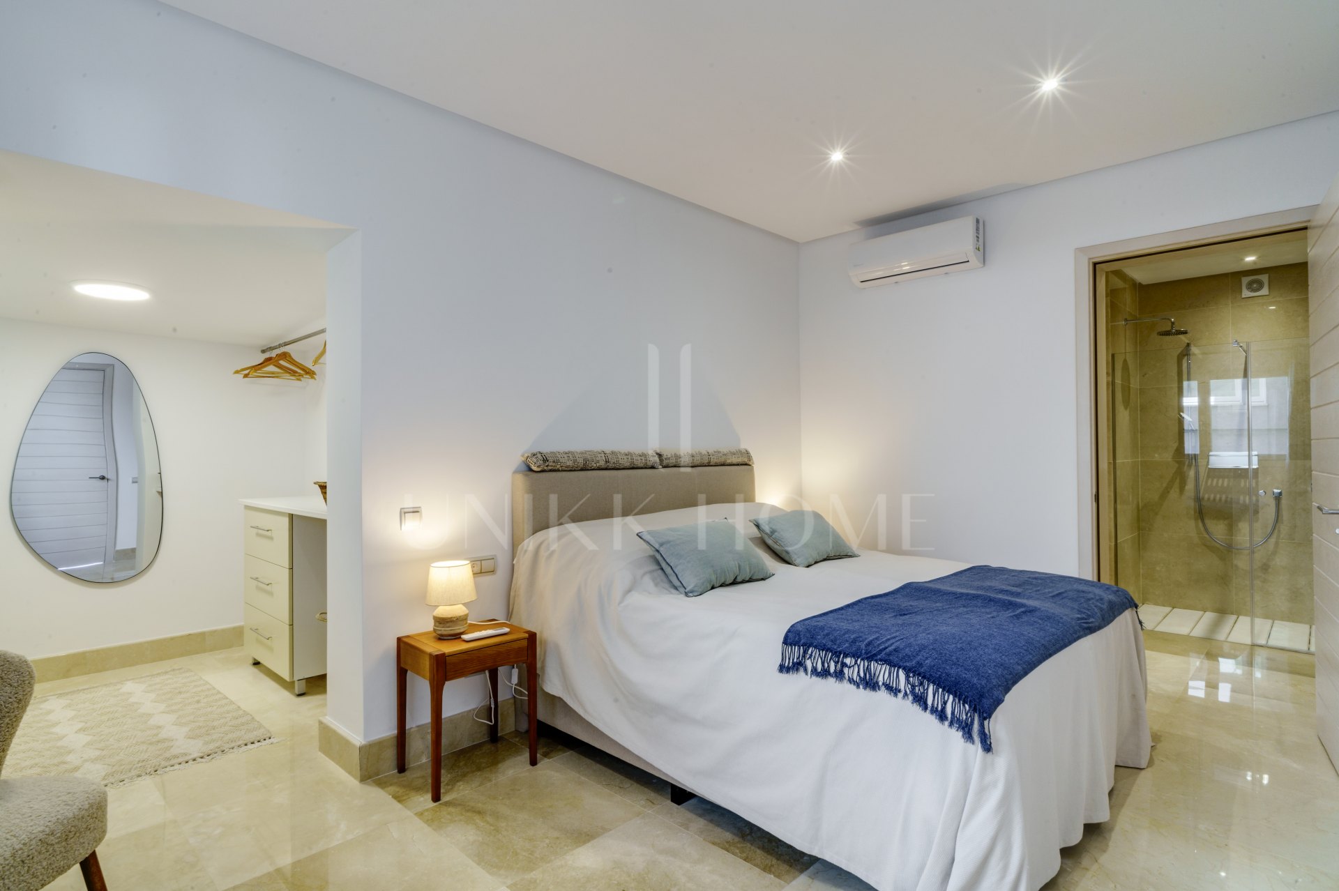 Villa en venta en El Madroñal, Benahavis