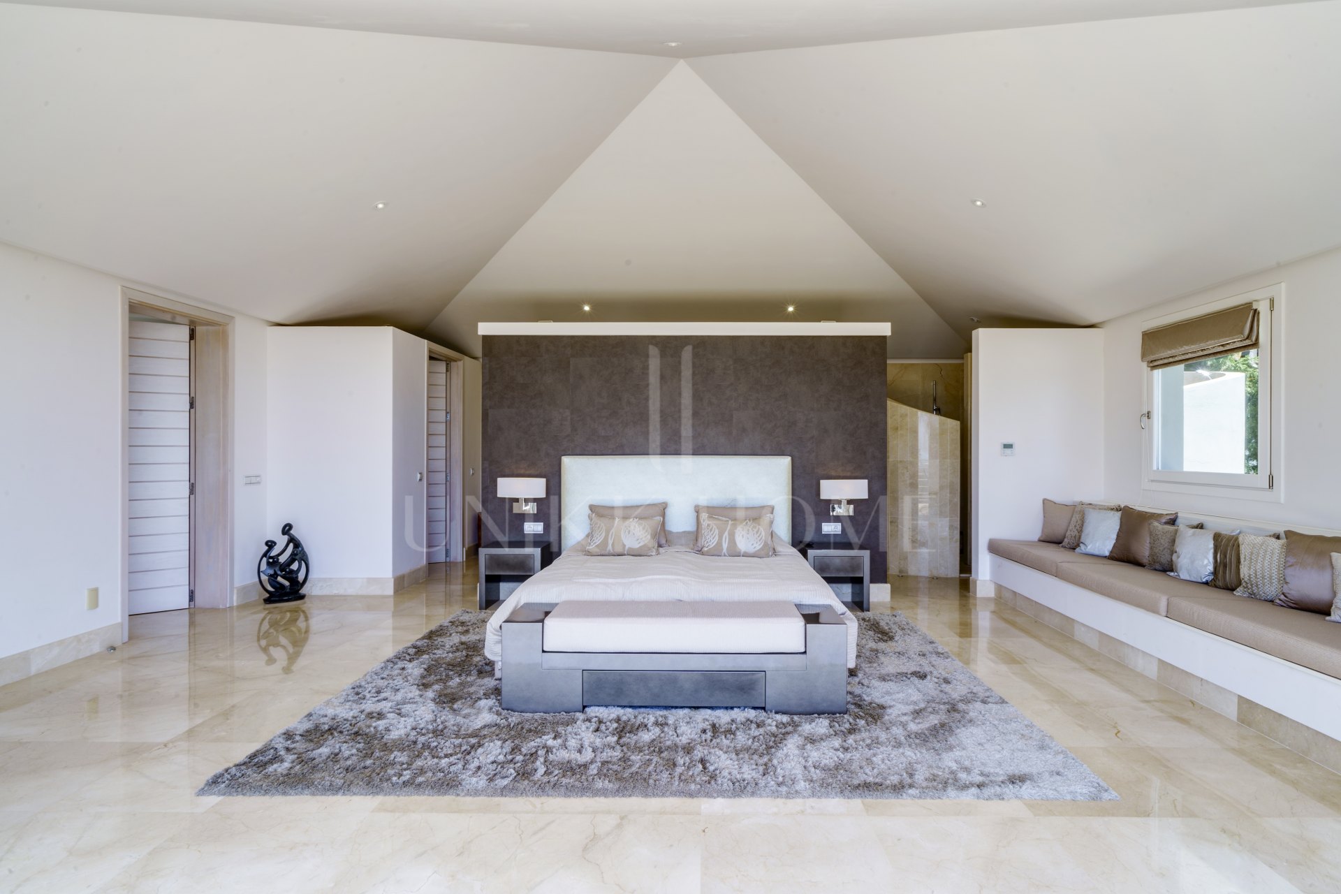 Villa en venta en El Madroñal, Benahavis