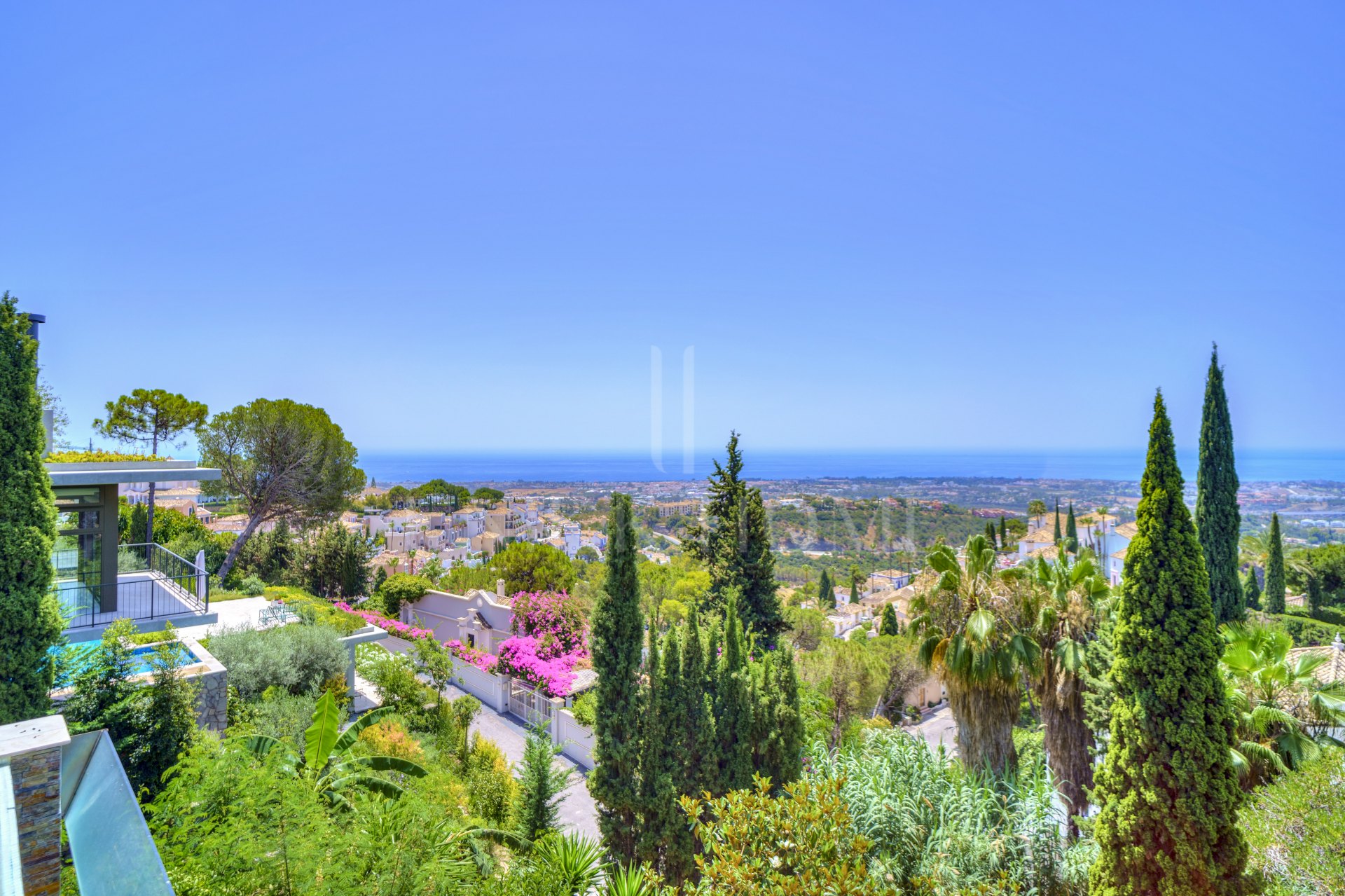 Villa en venta en El Madroñal, Benahavis
