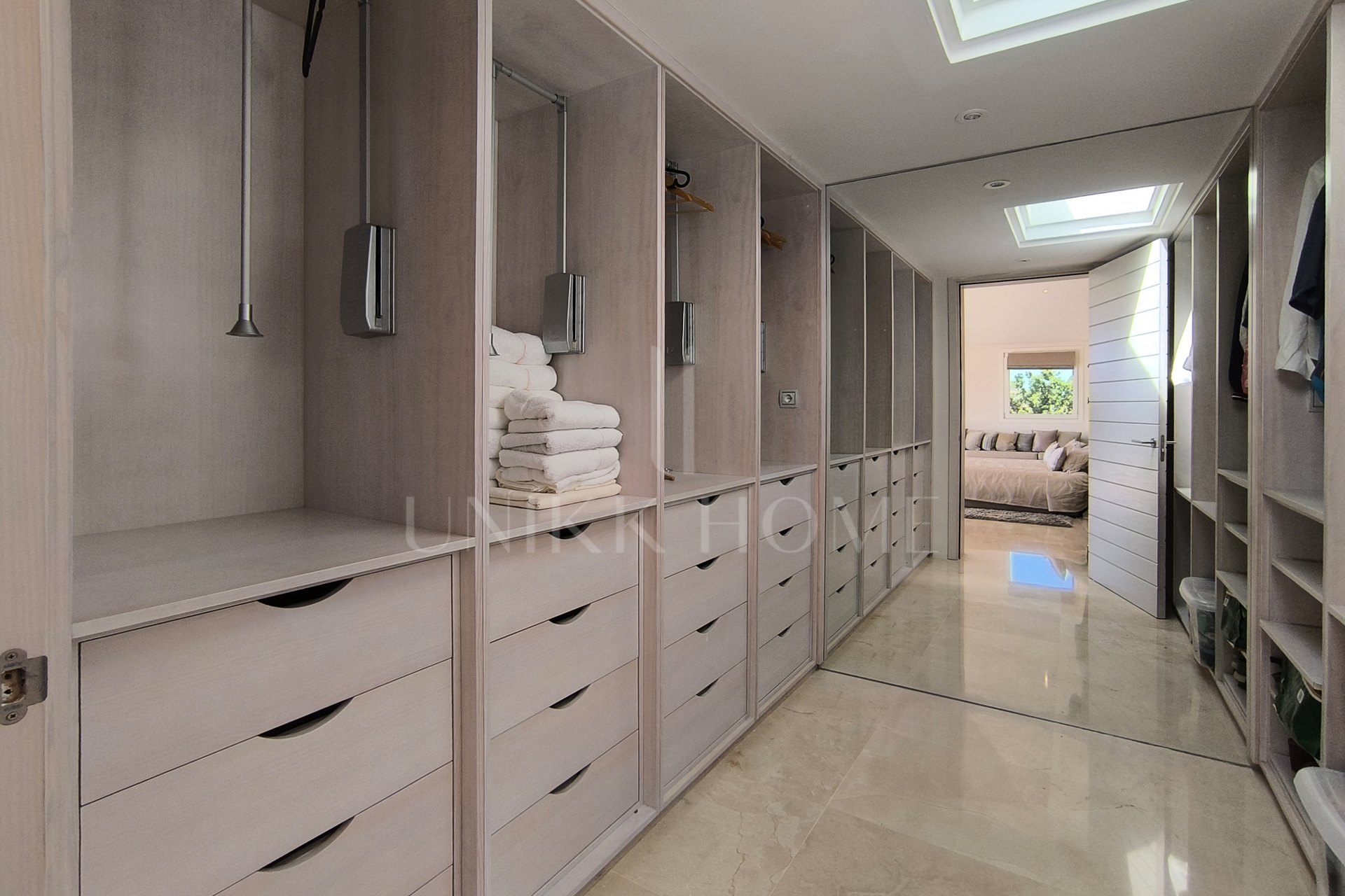 Villa en venta en El Madroñal, Benahavis