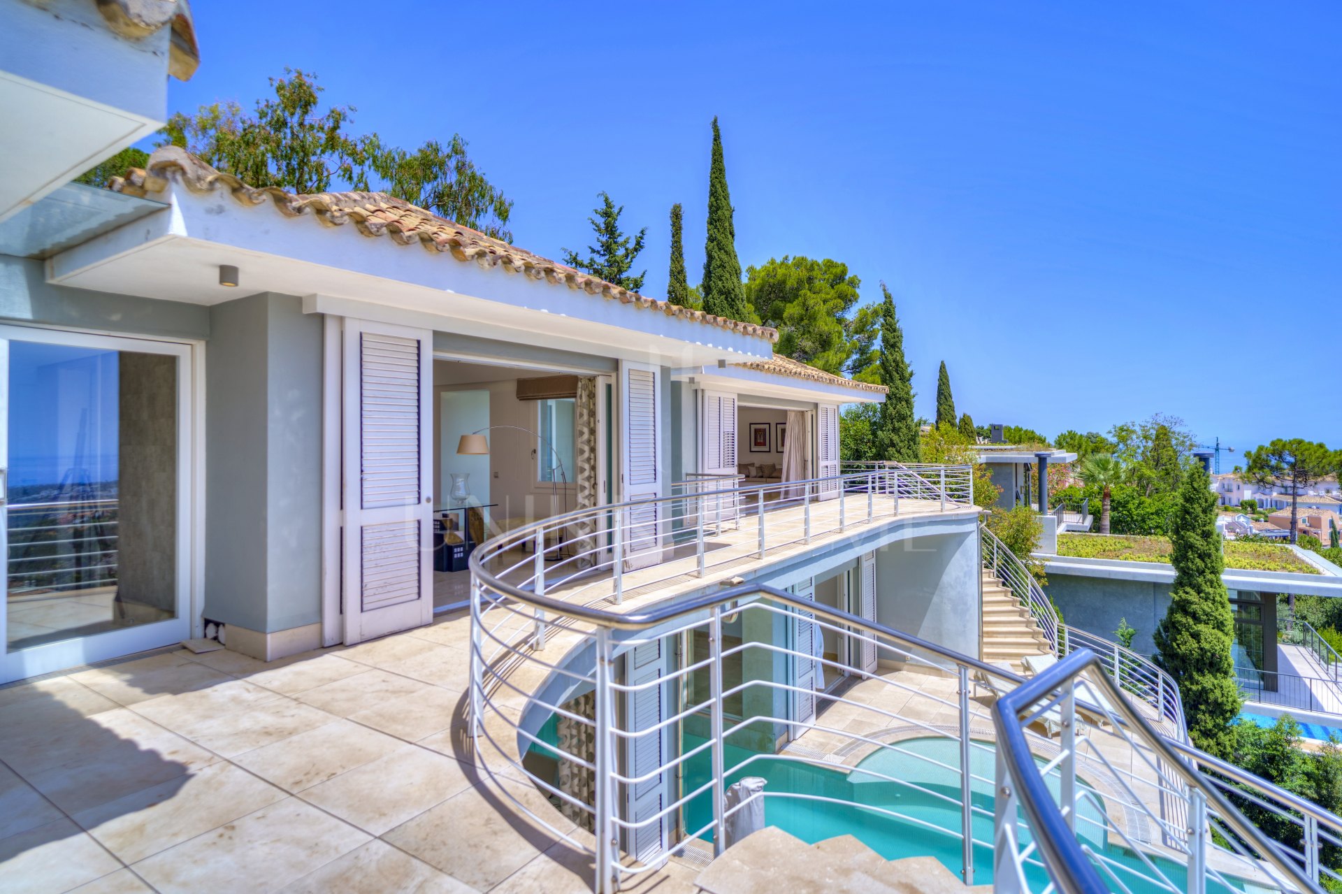 Villa en venta en El Madroñal, Benahavis