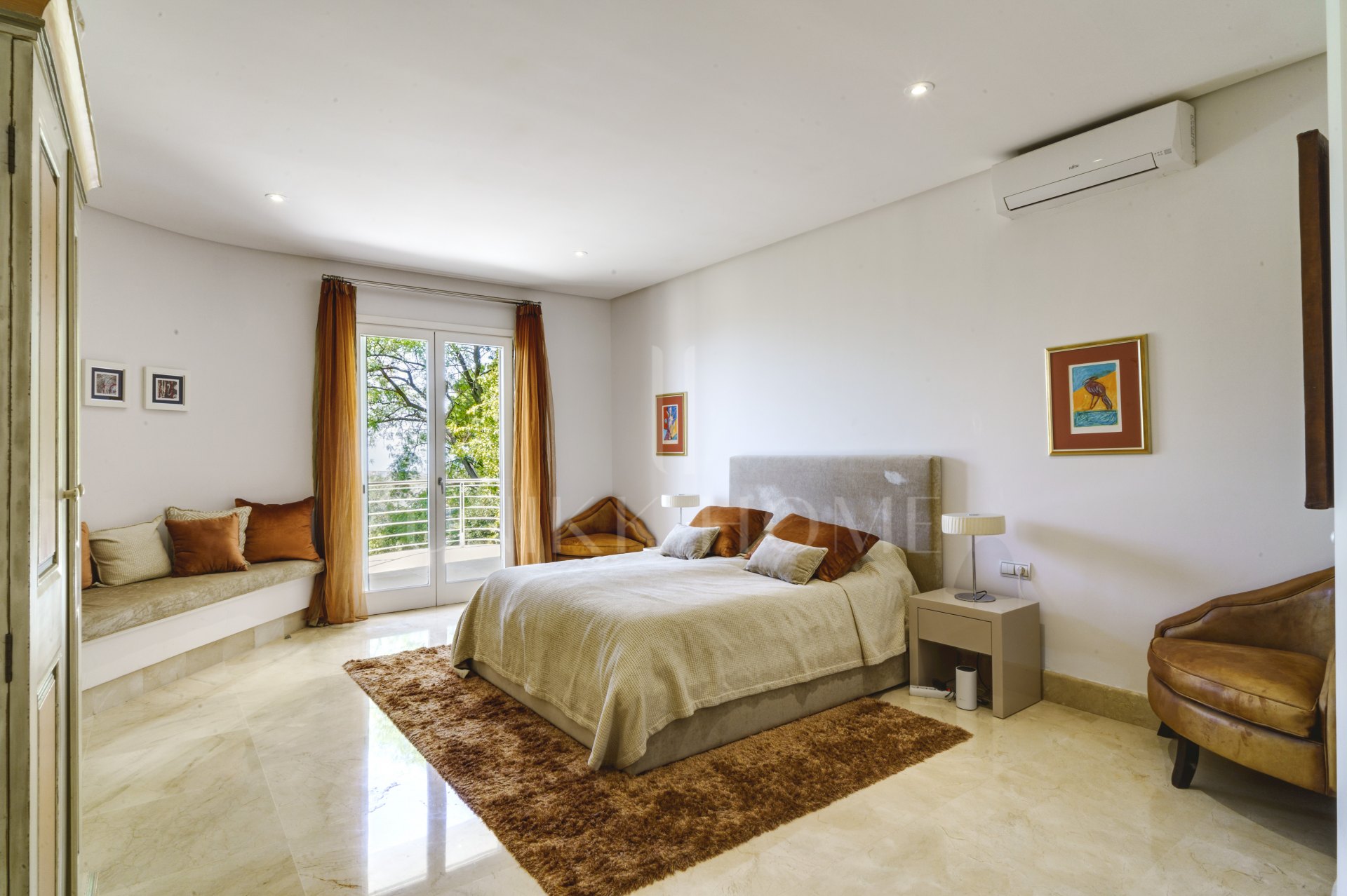 Villa en venta en El Madroñal, Benahavis