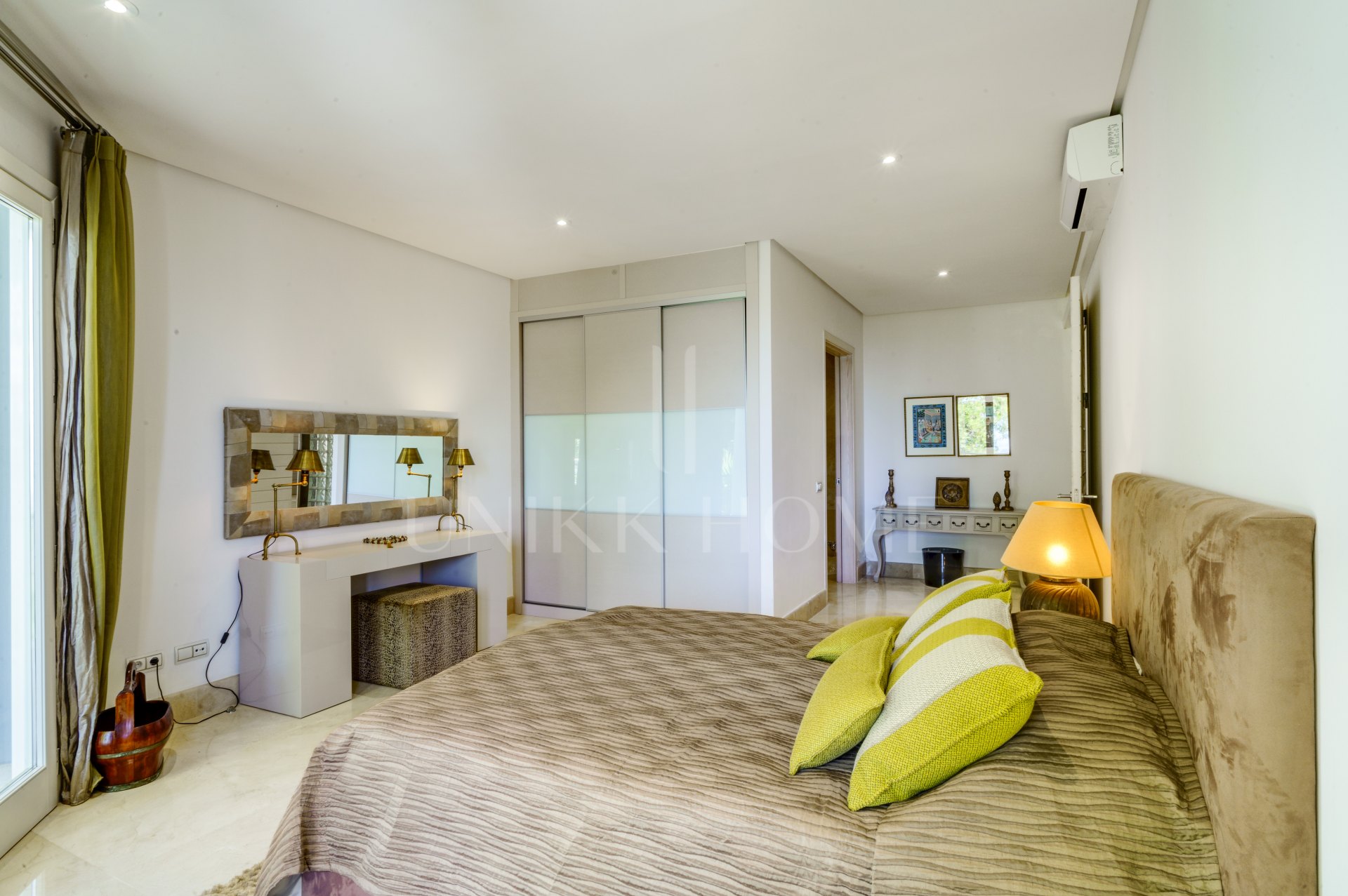 Villa en venta en El Madroñal, Benahavis