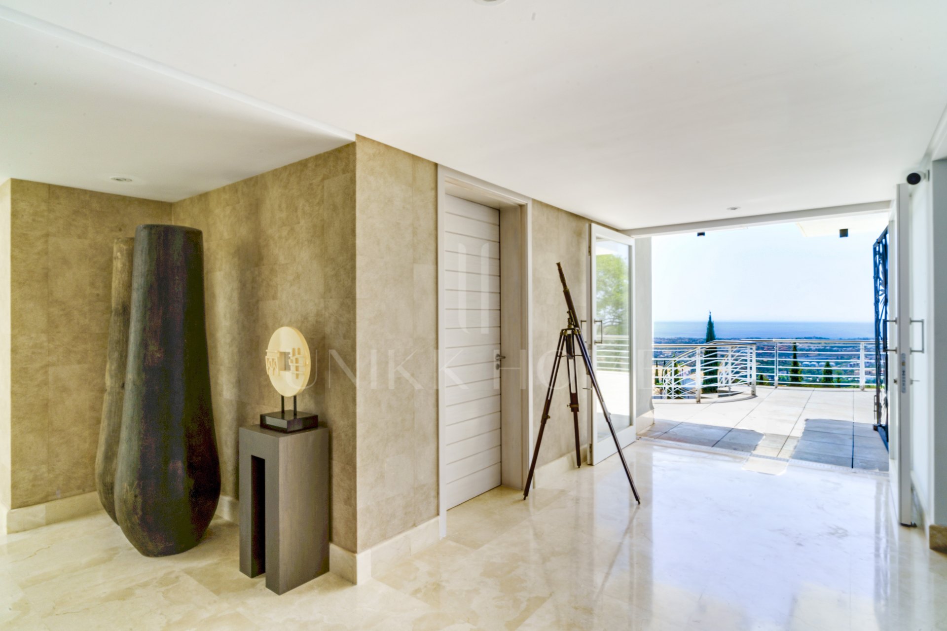 Villa en venta en El Madroñal, Benahavis