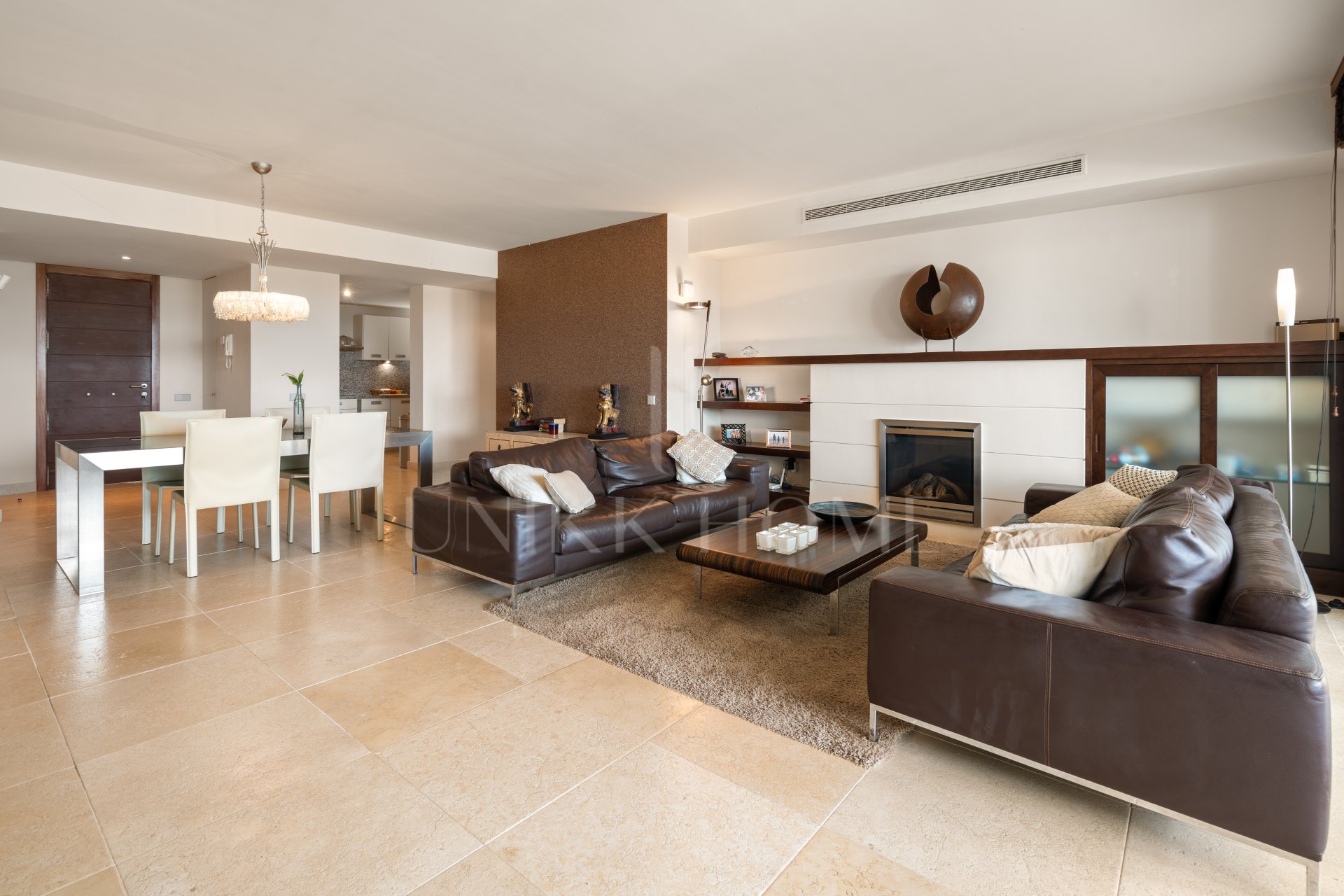Spacious, fully furnished 3-bedroom ground-floor apartment in Tee 5, Los Flamingos, featuring expansive terraces and views of the golf course.