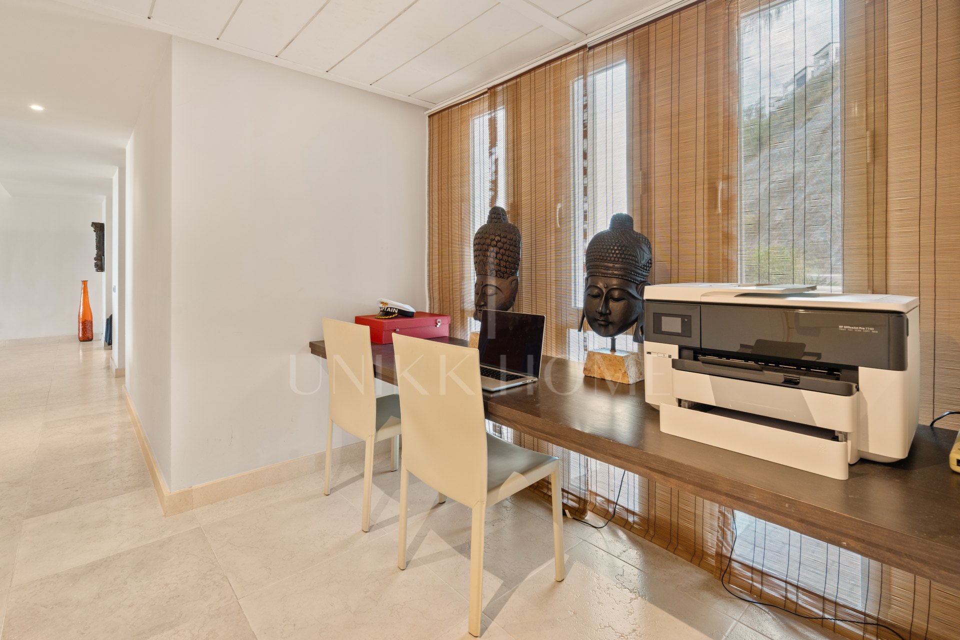 Spacious, fully furnished 3-bedroom ground-floor apartment in Tee 5, Los Flamingos, featuring expansive terraces and views of the golf course.