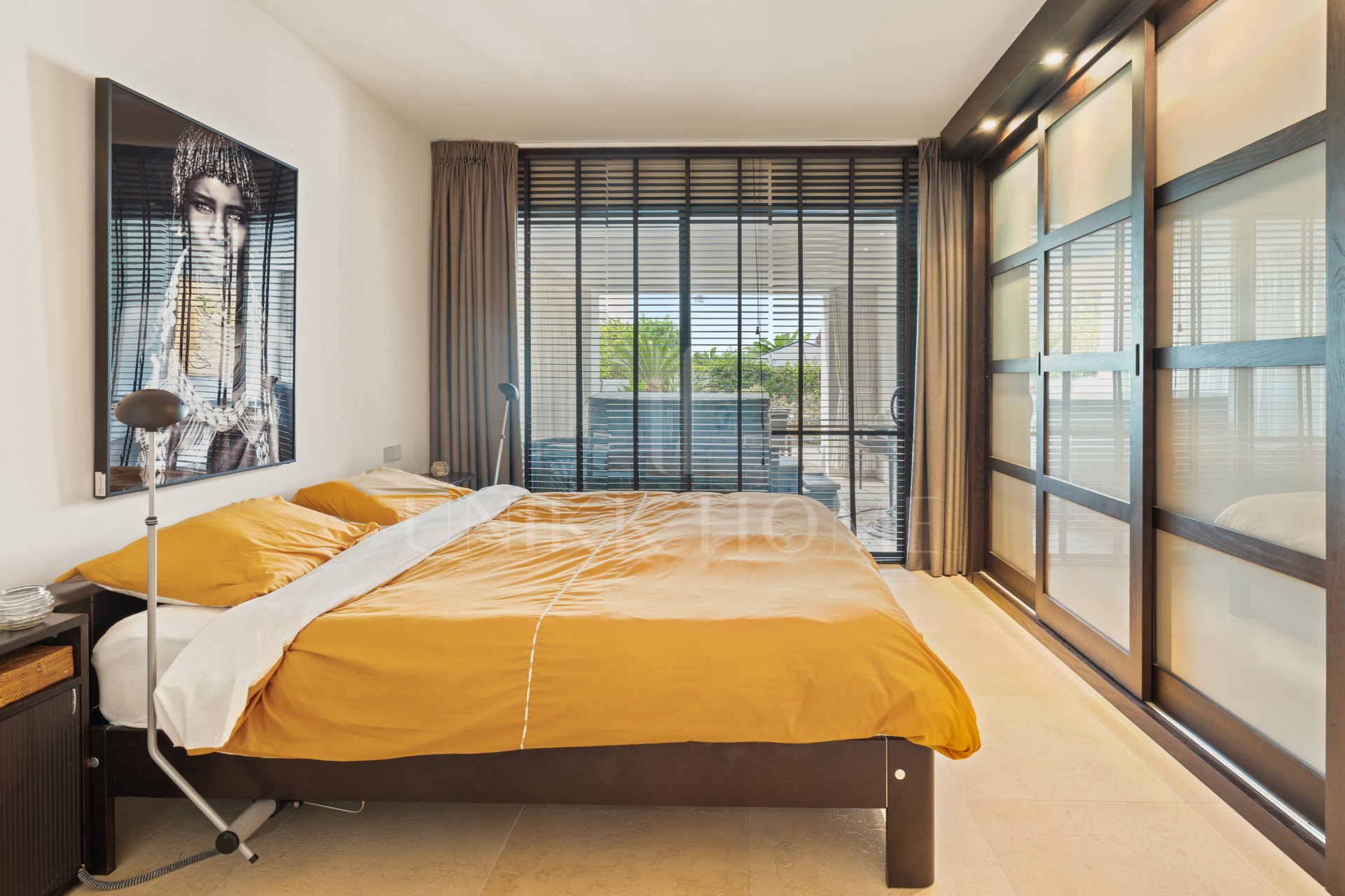 Spacious, fully furnished 3-bedroom ground-floor apartment in Tee 5, Los Flamingos, featuring expansive terraces and views of the golf course.