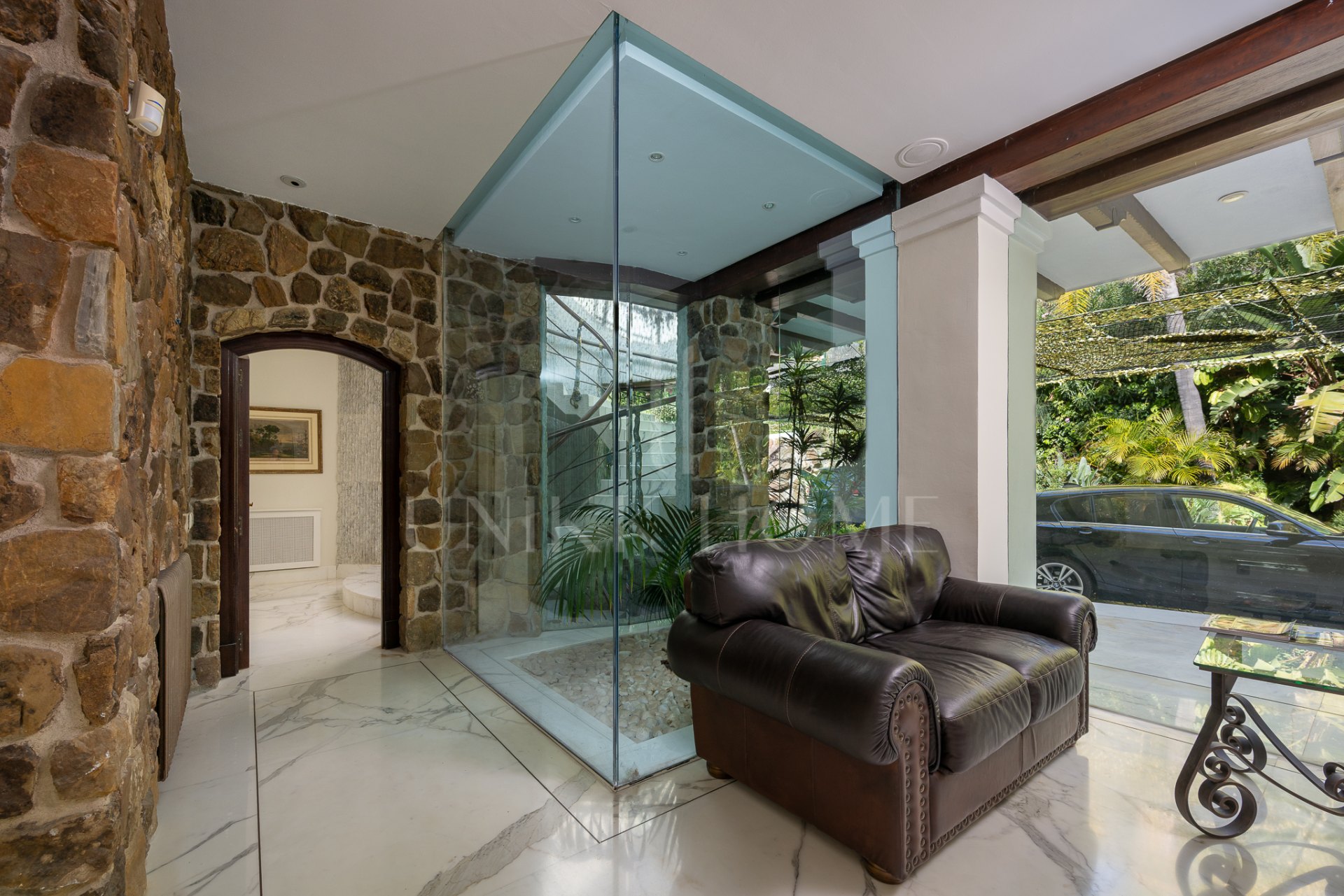 Exclusiva villa mediterránea de lujo en Sierra Blanca con vistas panorámicas al mar y a La Concha