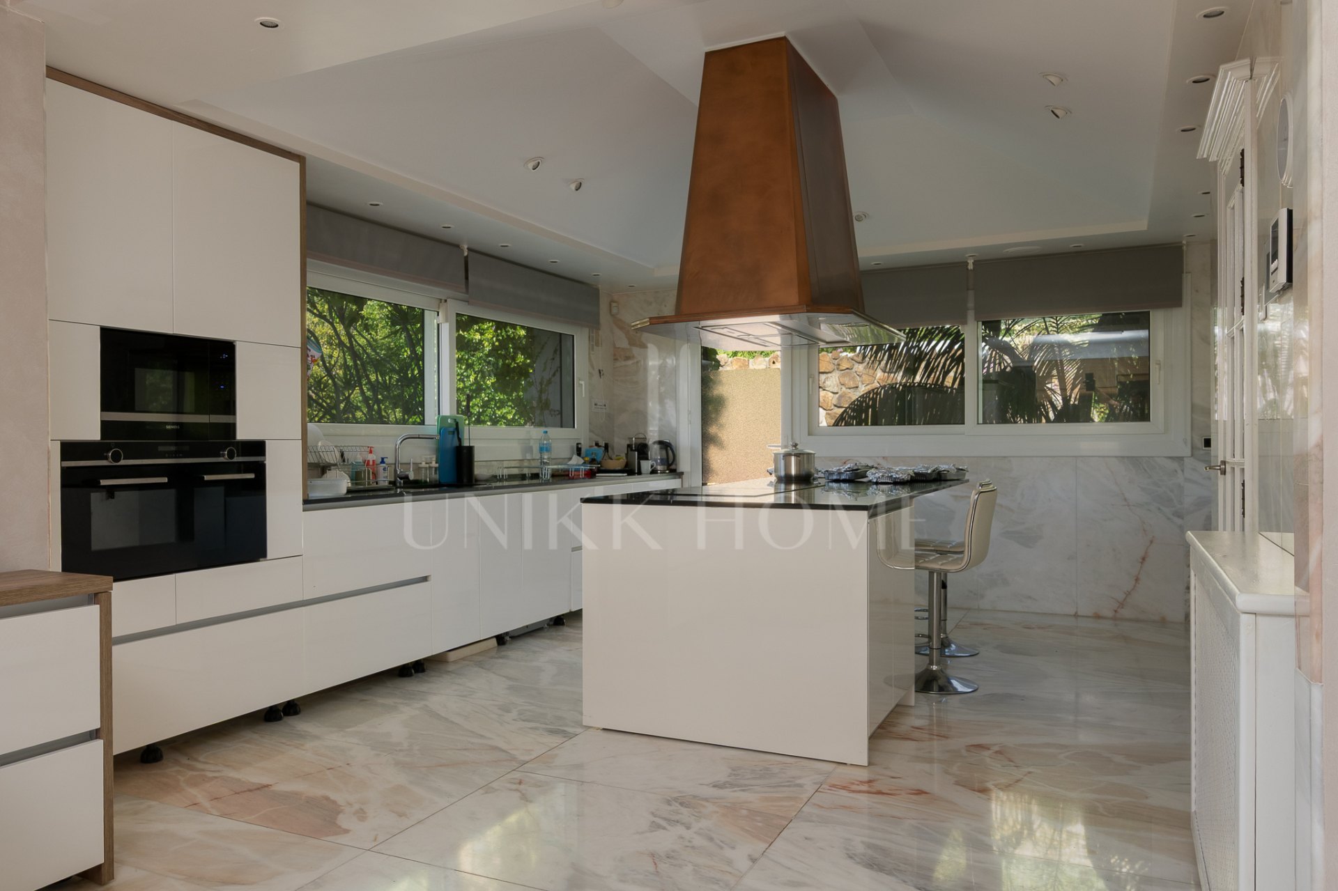 Exclusiva villa mediterránea de lujo en Sierra Blanca con vistas panorámicas al mar y a La Concha