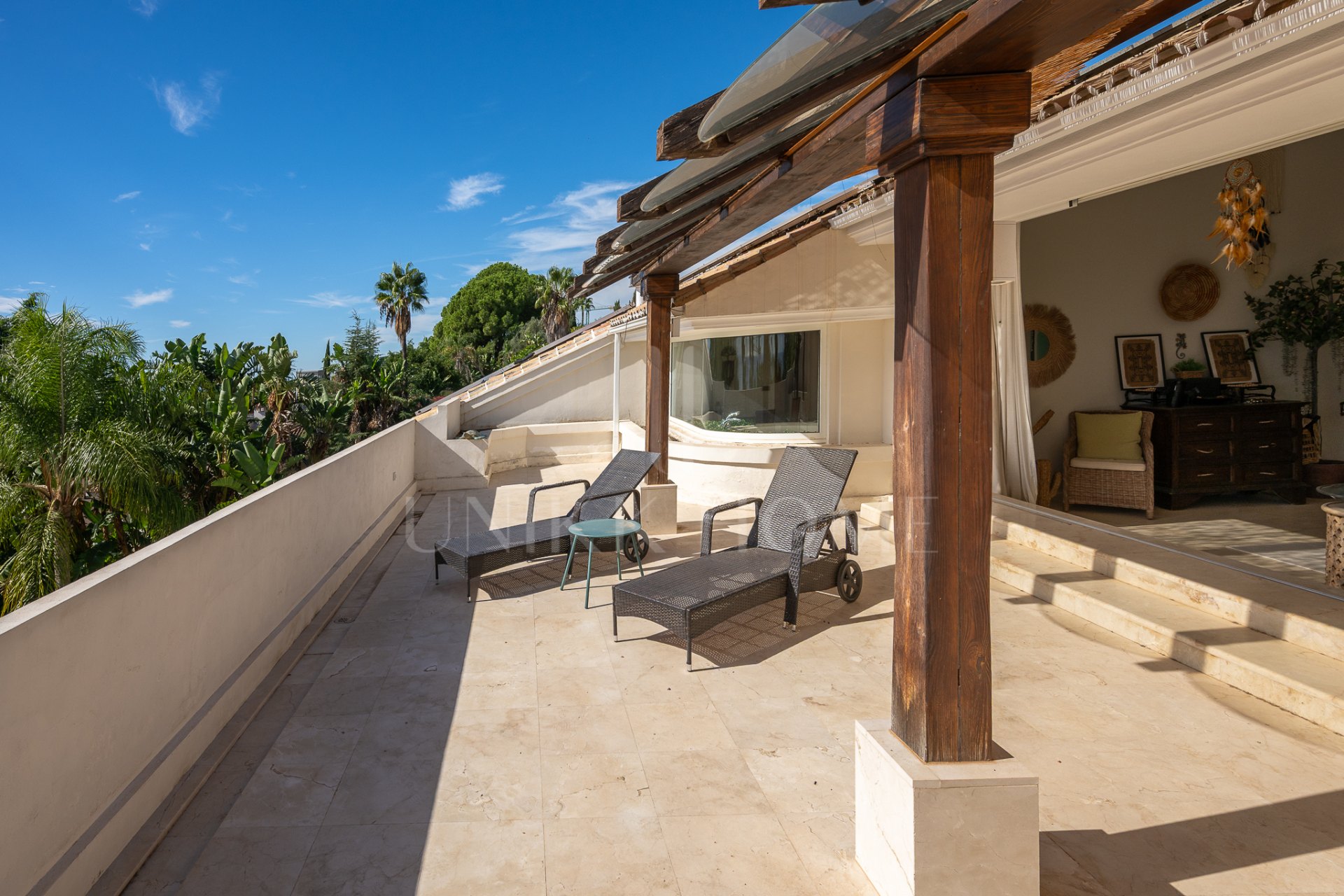 Exclusiva villa mediterránea de lujo en Sierra Blanca con vistas panorámicas al mar y a La Concha