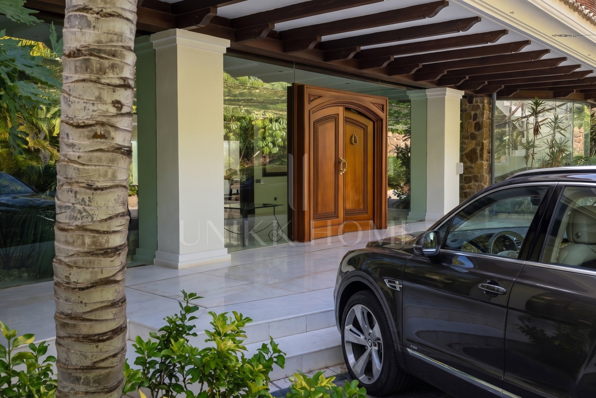 Exclusiva villa mediterránea de lujo en Sierra Blanca con vistas panorámicas al mar y a La Concha