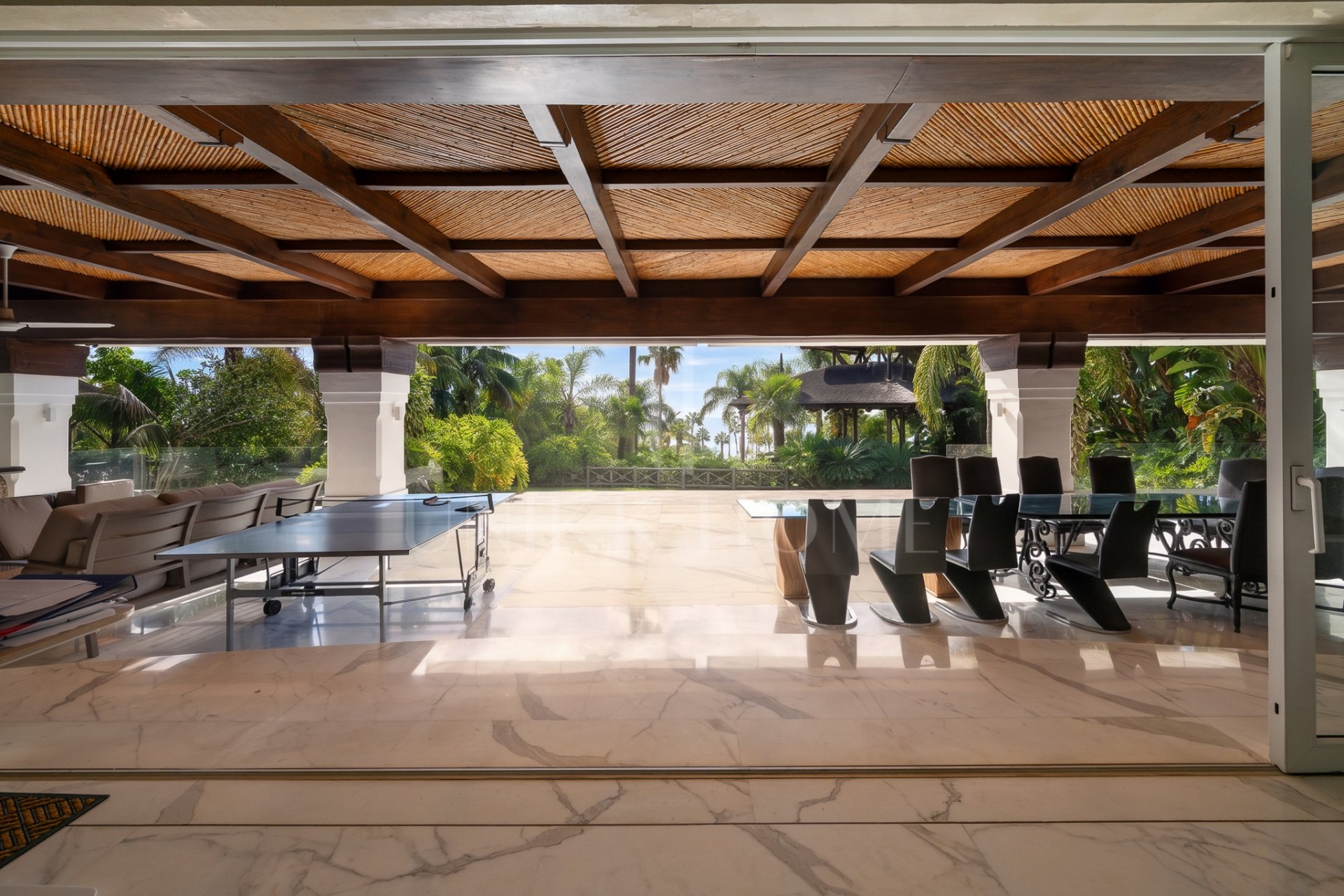 Exclusiva villa mediterránea de lujo en Sierra Blanca con vistas panorámicas al mar y a La Concha