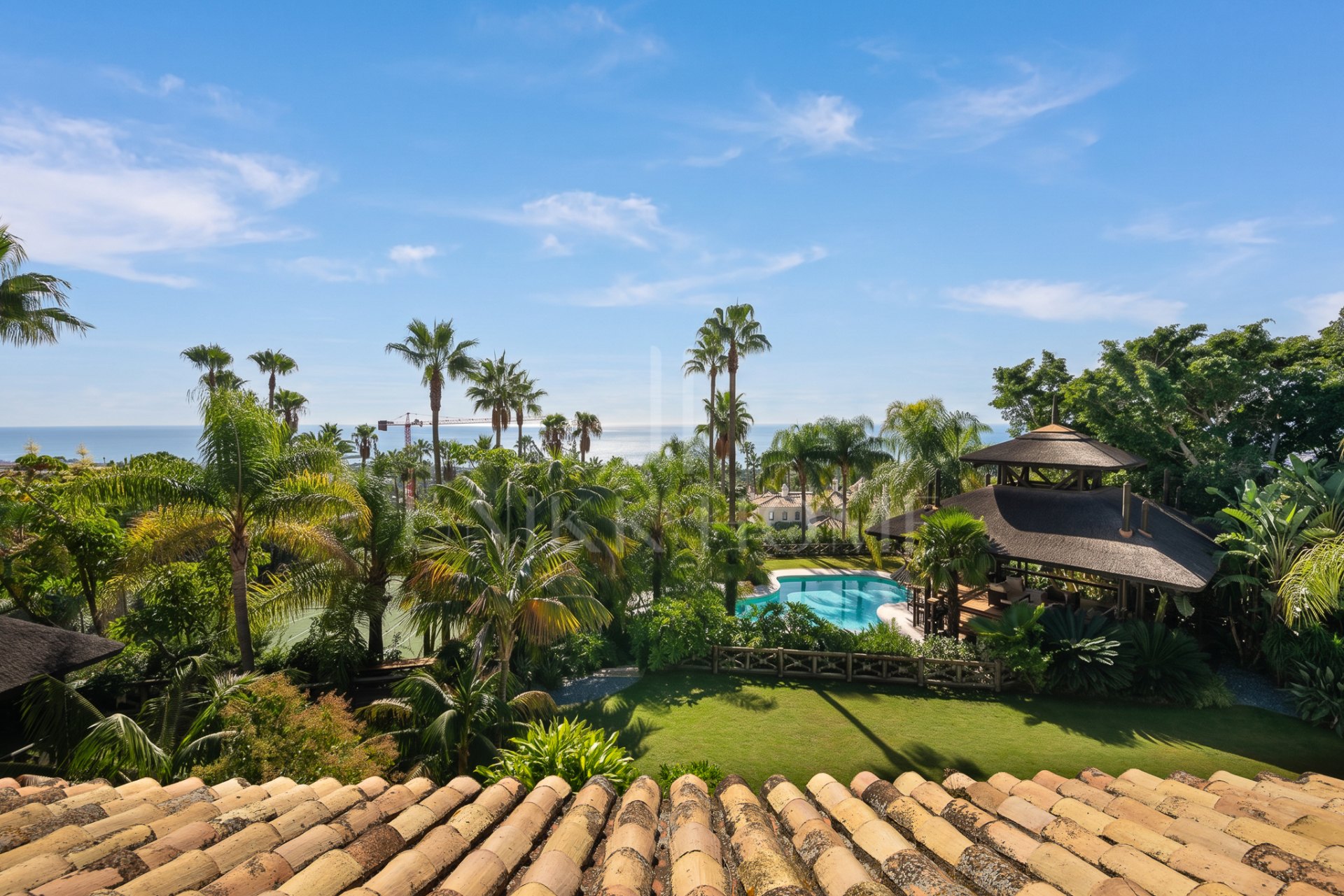 Exclusiva villa mediterránea de lujo en Sierra Blanca con vistas panorámicas al mar y a La Concha